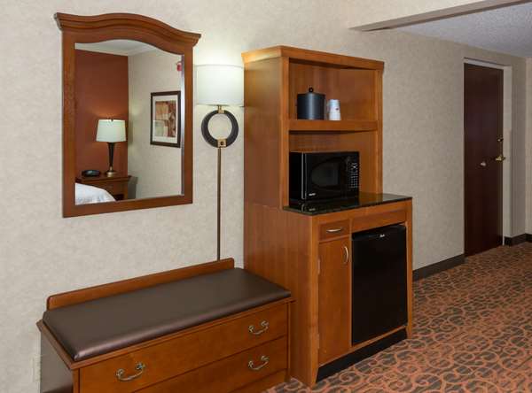  - Hampton Inn & Suites Beachwood - I-271, Exit 29
