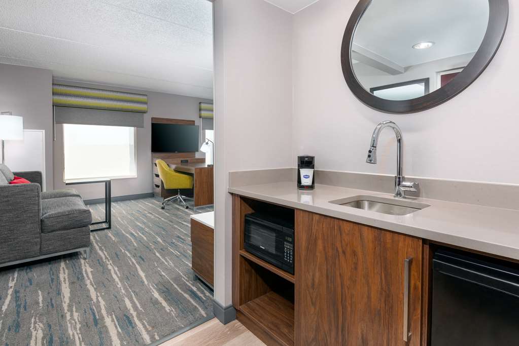 Hampton Inn &amp; Suites Cleveland-Beachwood-guestroom-Guest Room,On-Site.jpg