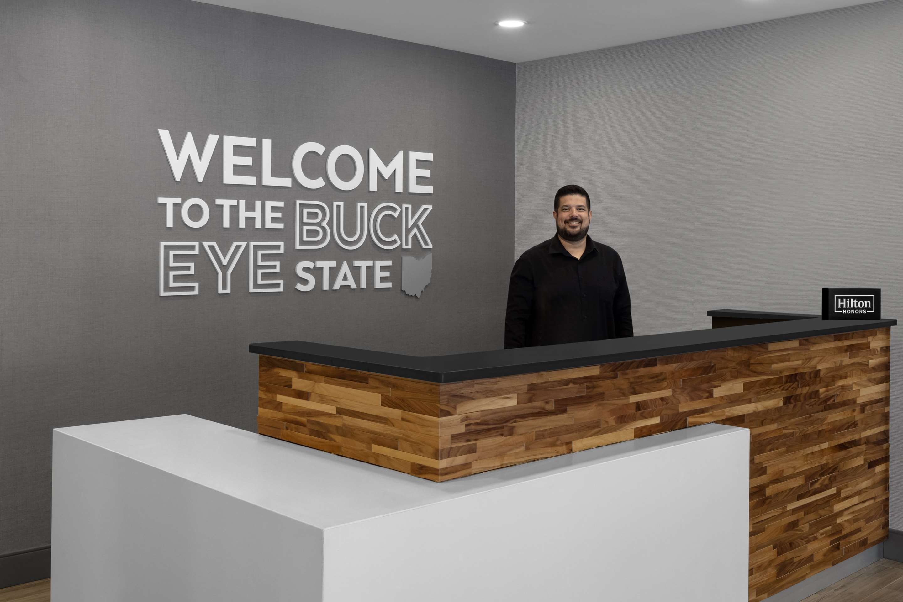 Reception | Hampton Inn Cleveland-Downtown