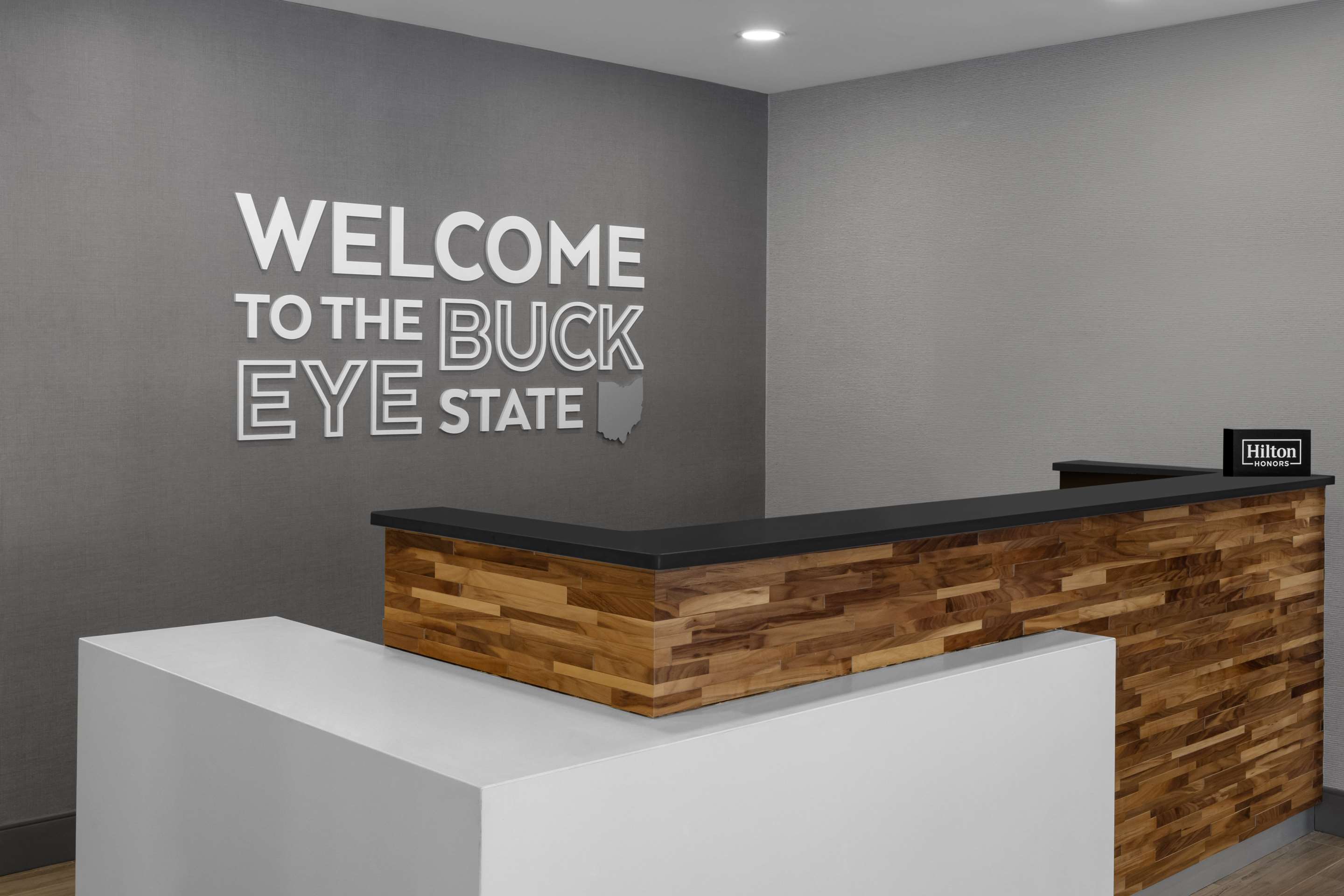 Reception | Hampton Inn Cleveland-Downtown