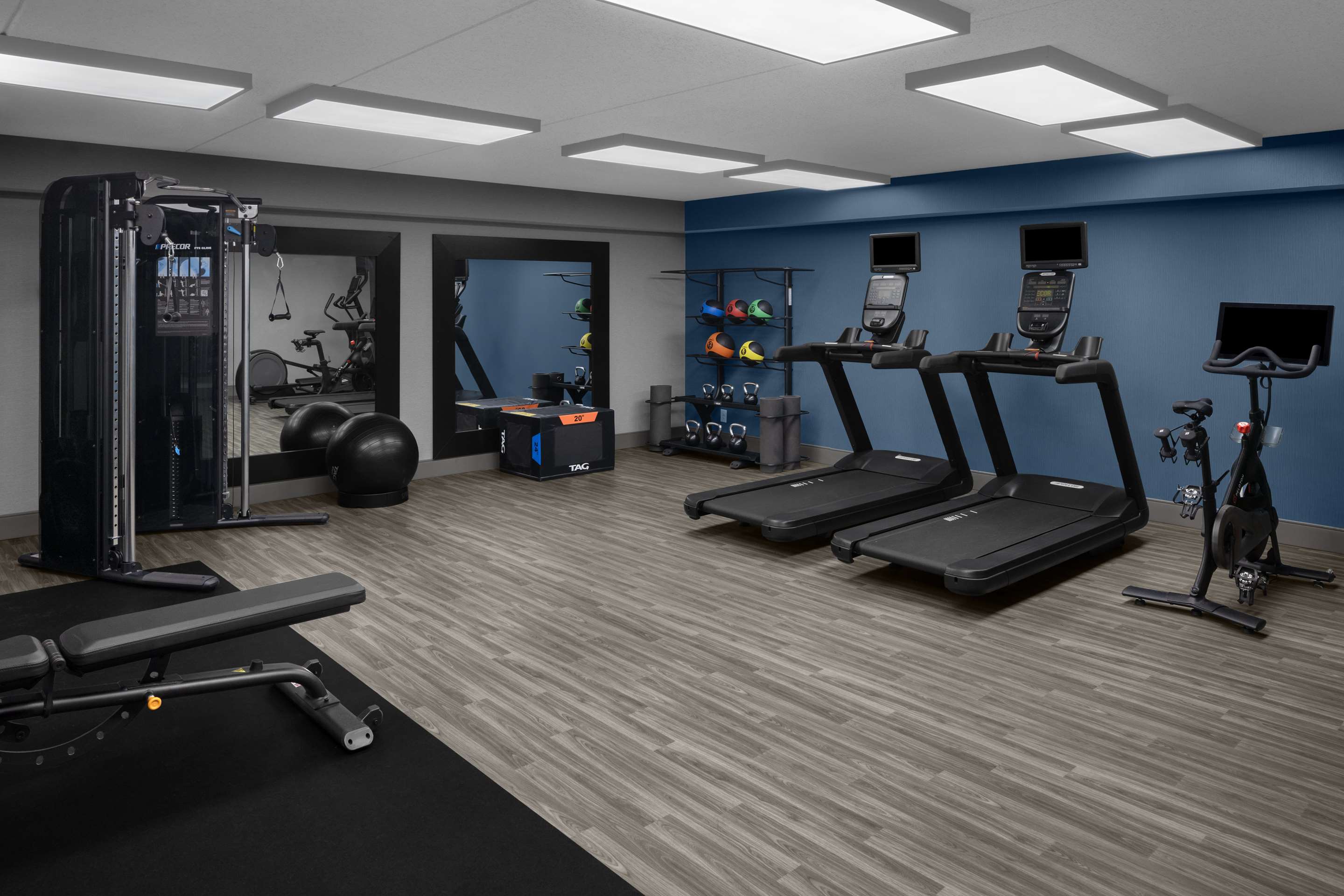 Health club fitness center gym | Hampton Inn Cleveland-Downtown