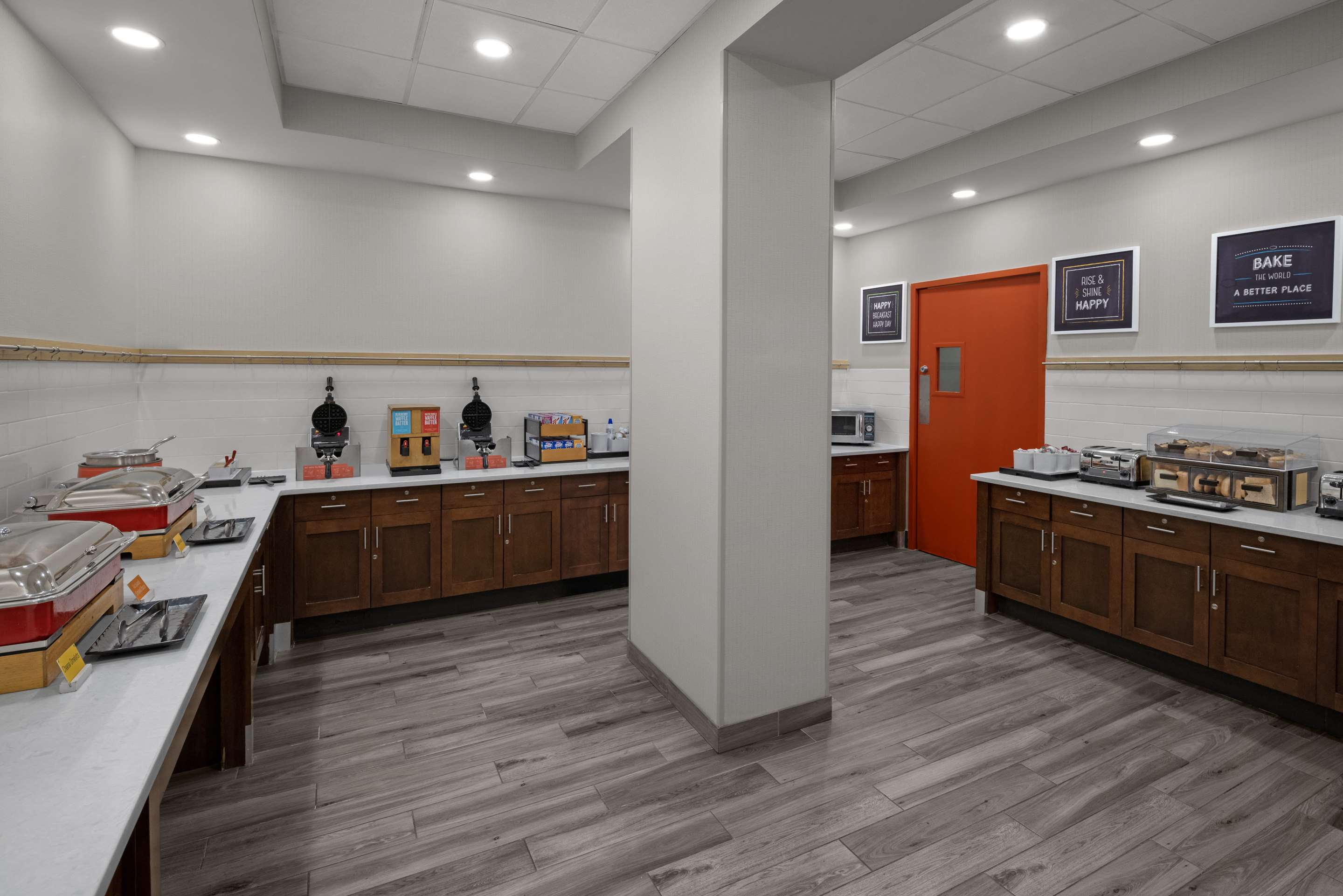 Breakfast Area | Hampton Inn Cleveland-Downtown