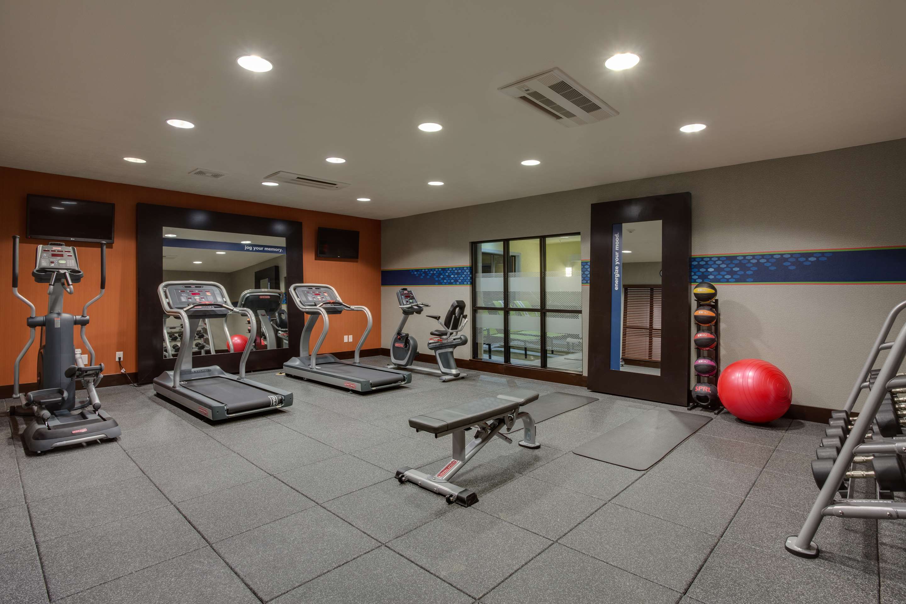 Health club fitness center gym | Hampton Inn & Suites Elyria
