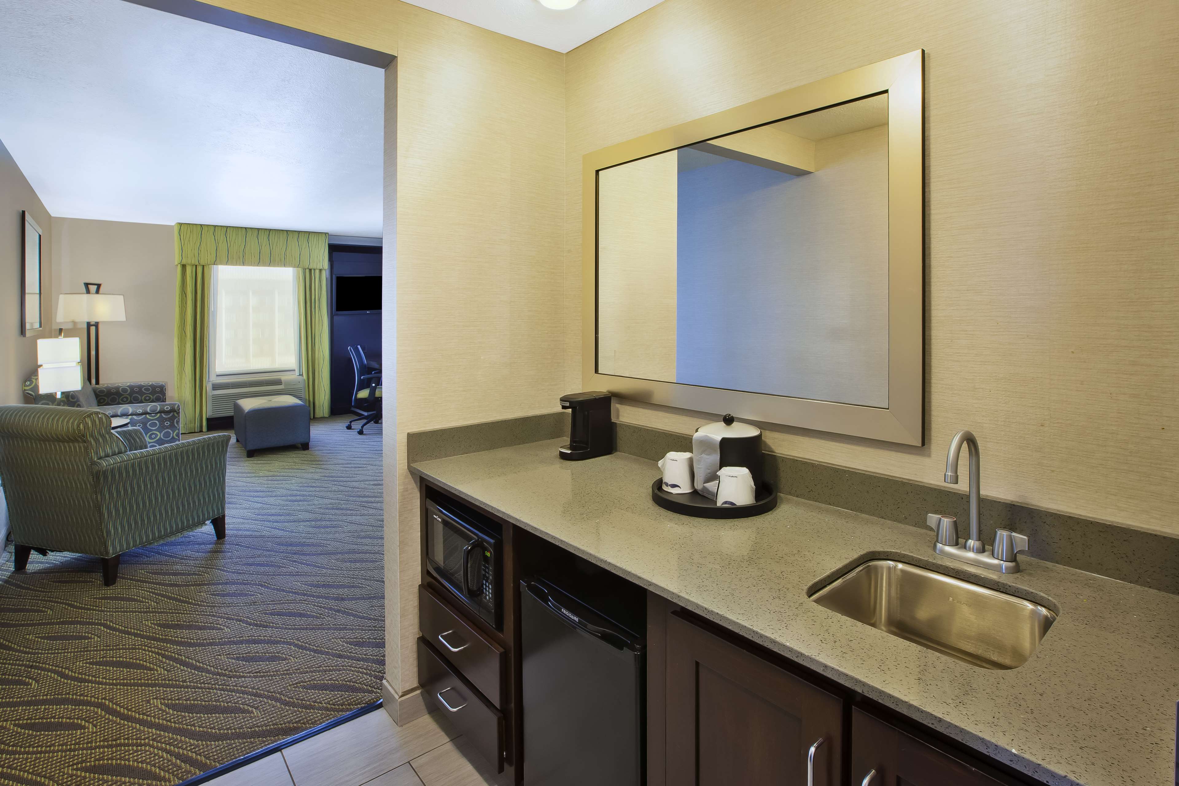 Hampton Inn & Suites Elyria, OH Room Type - 1 KNG STUDIO SUITE NOSMOKE