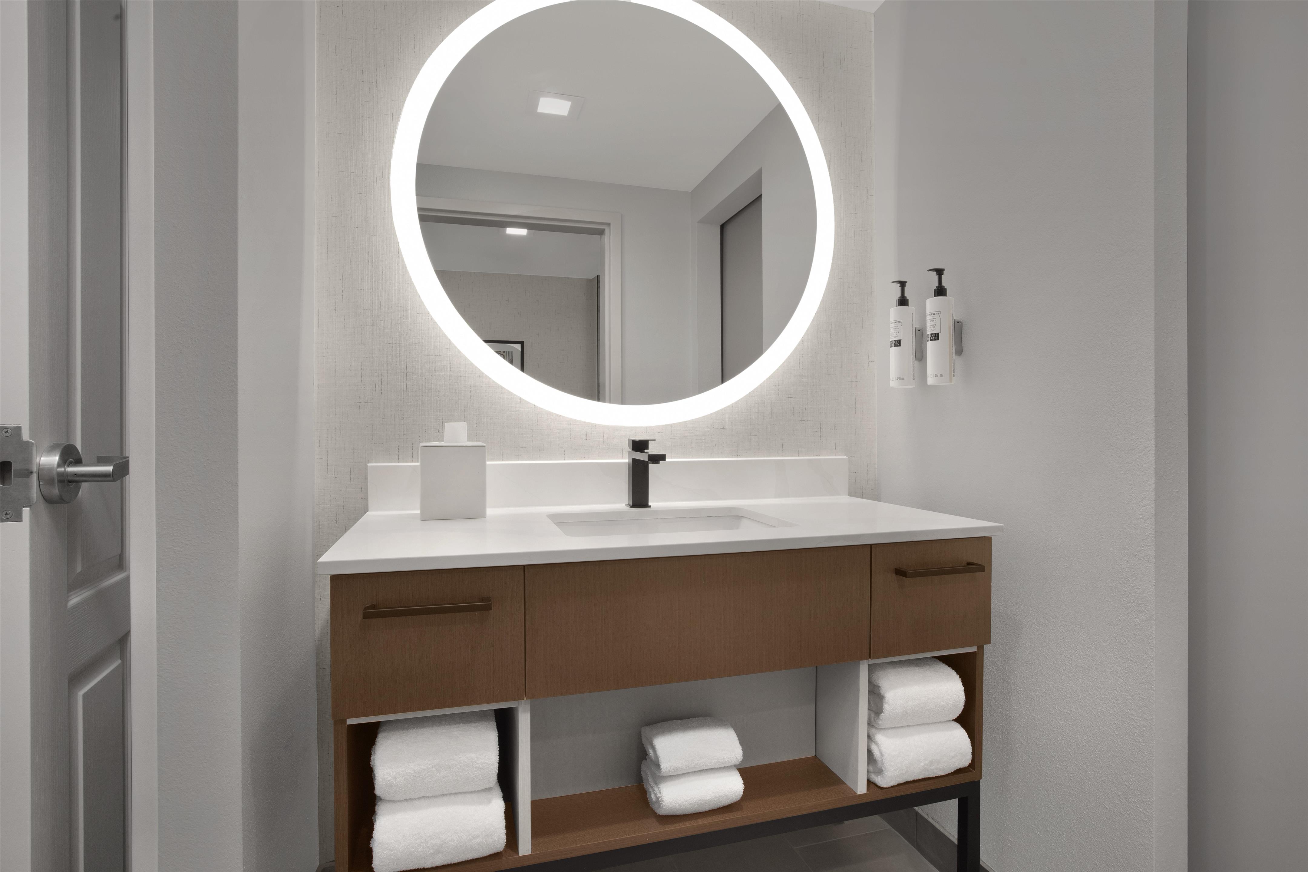 Guest room bath