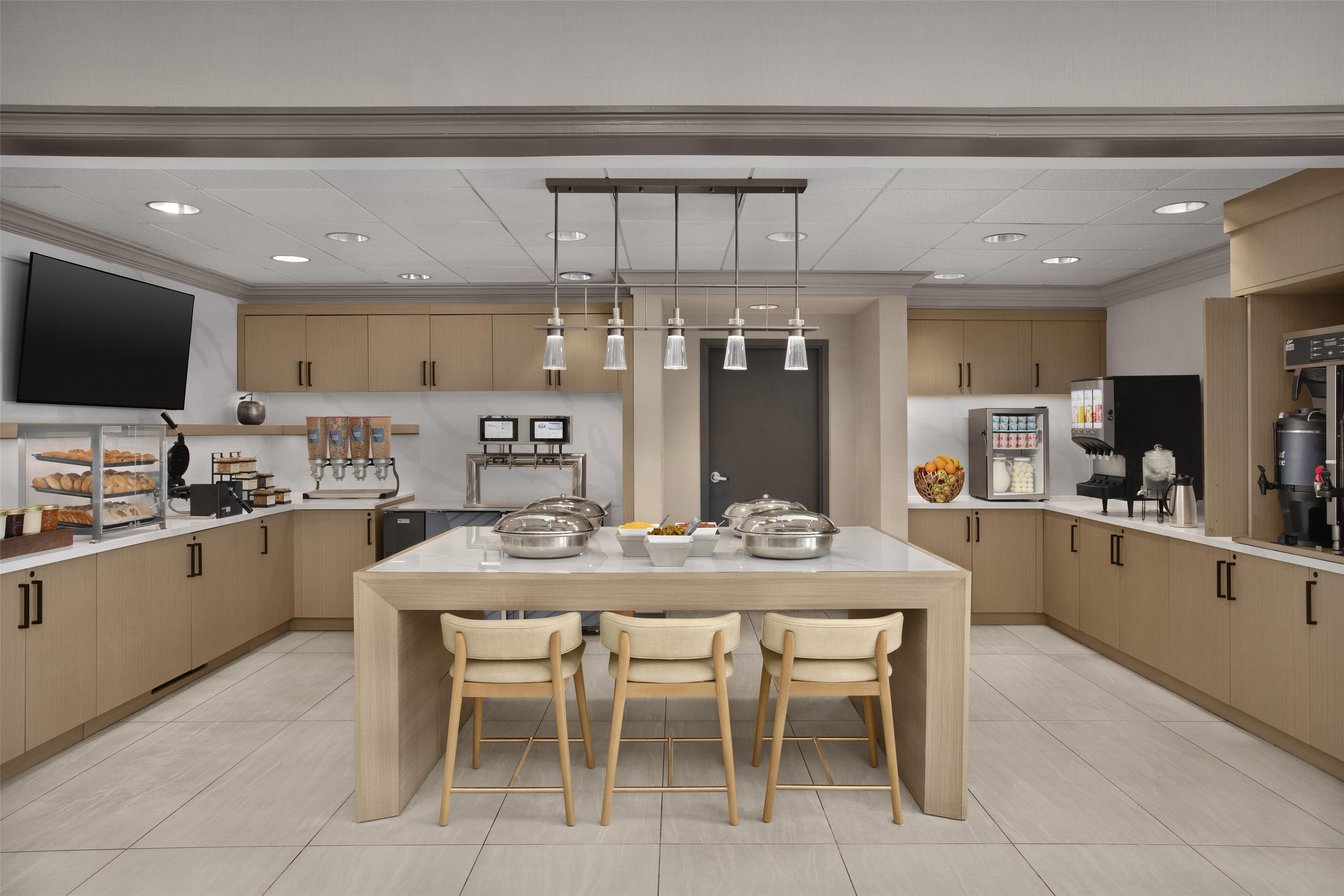 Breakfast Area | Homewood Suites by Hilton Cleveland-Solon