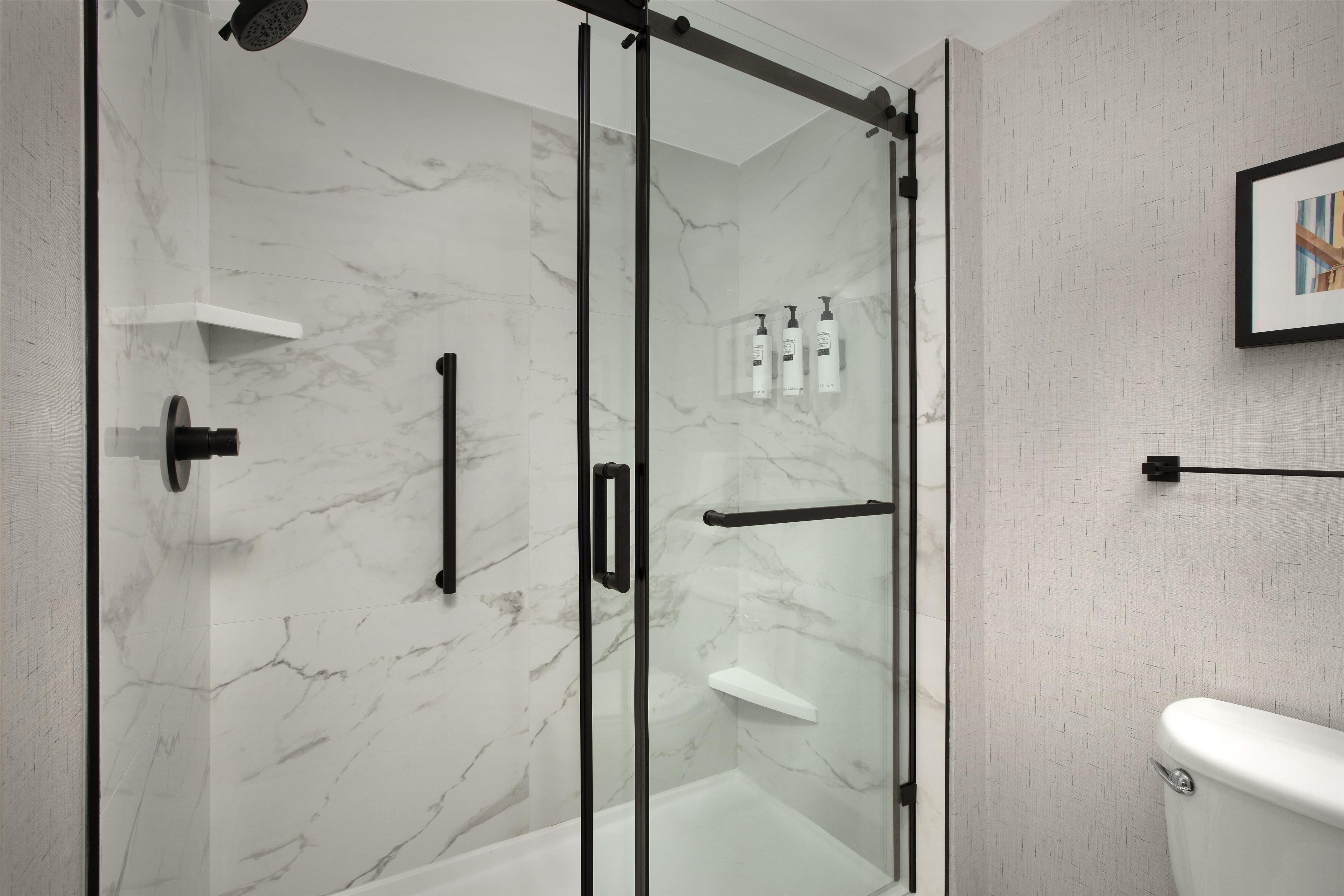 Guest room bath