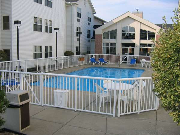 Pool - Hampton Inn & Suites Independence