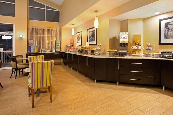 Restaurant - Hampton Inn & Suites Independence