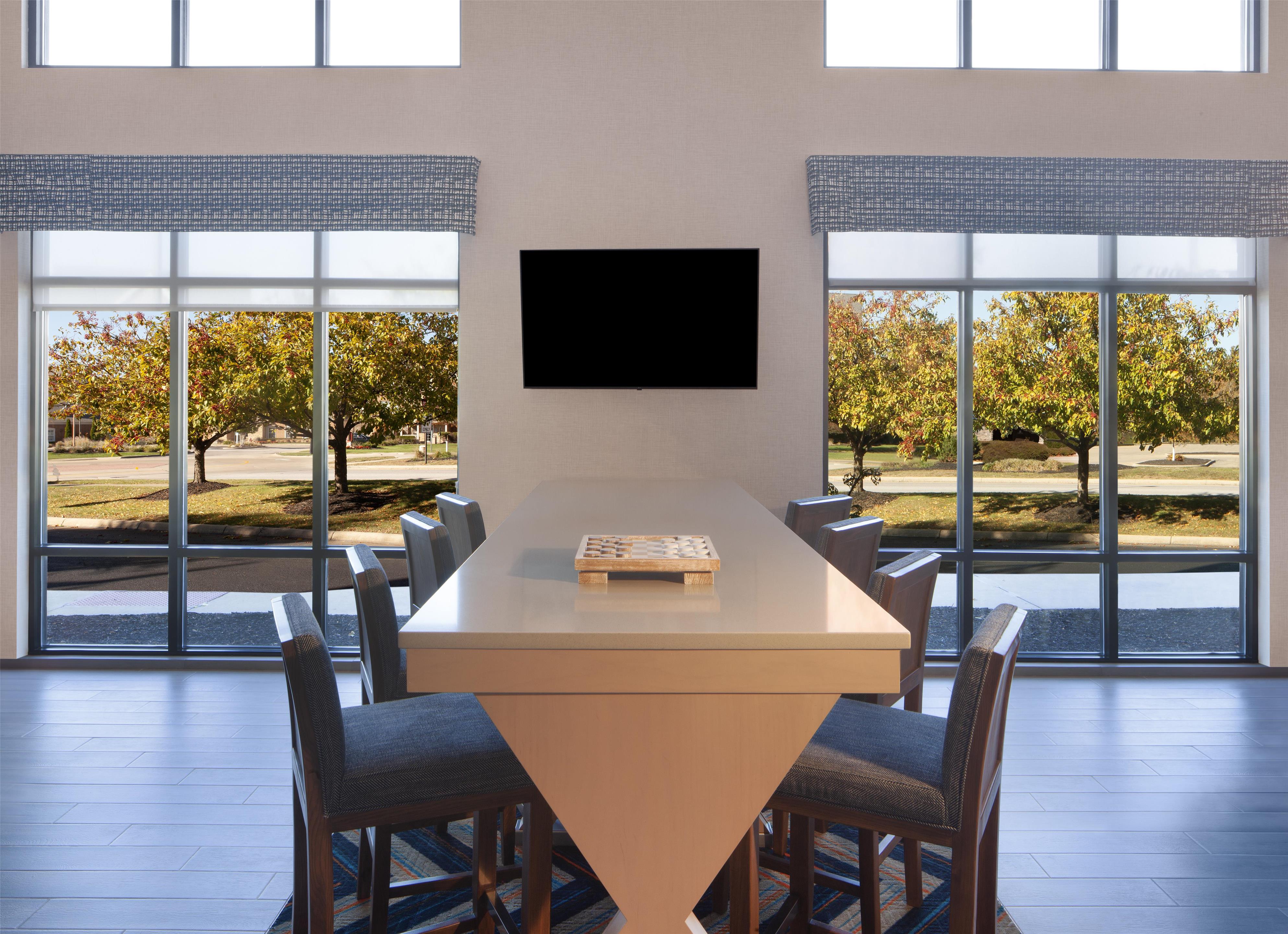Lobby | Hampton Inn & Suites Cleveland Mentor