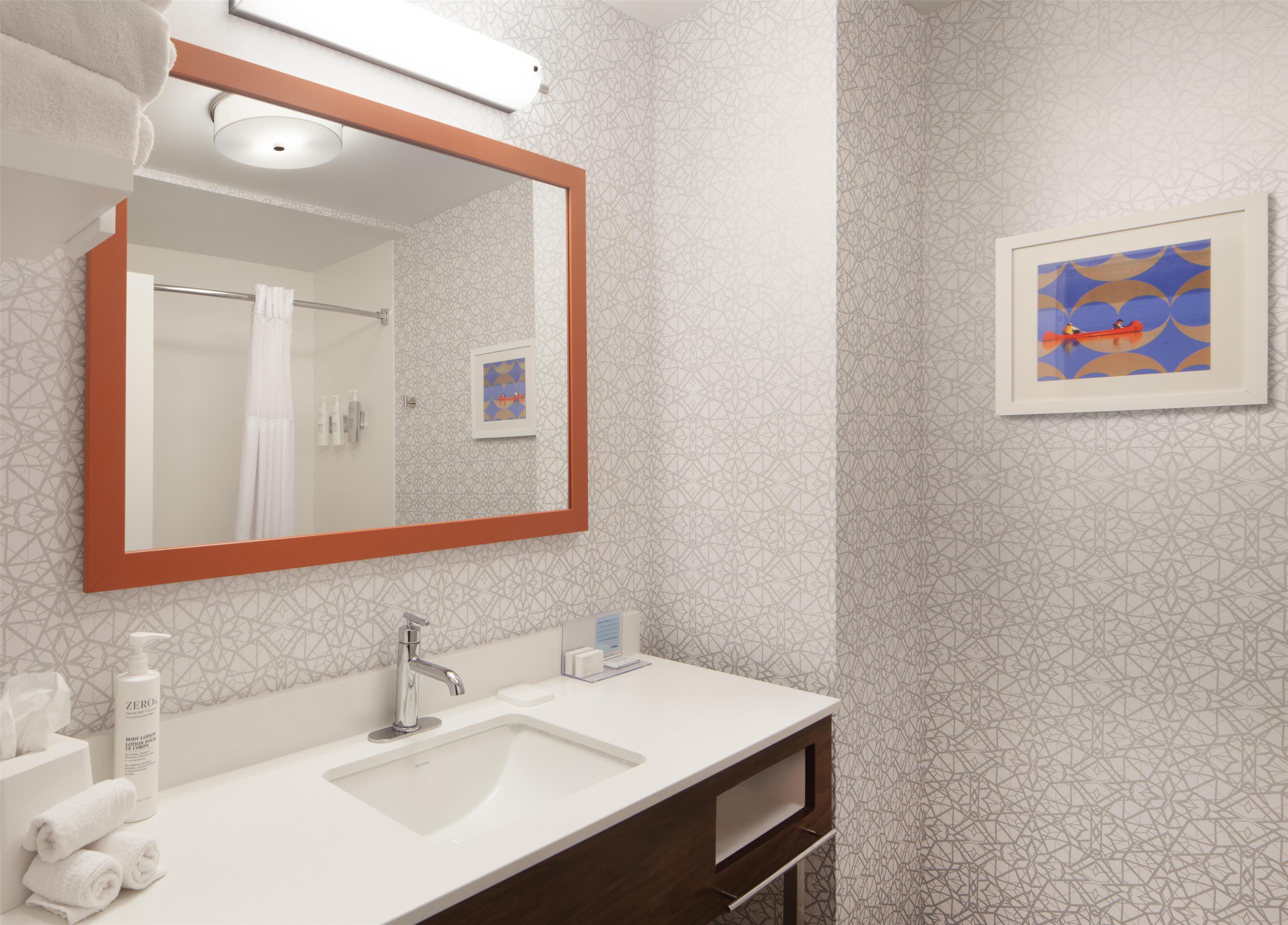 Guest room bath