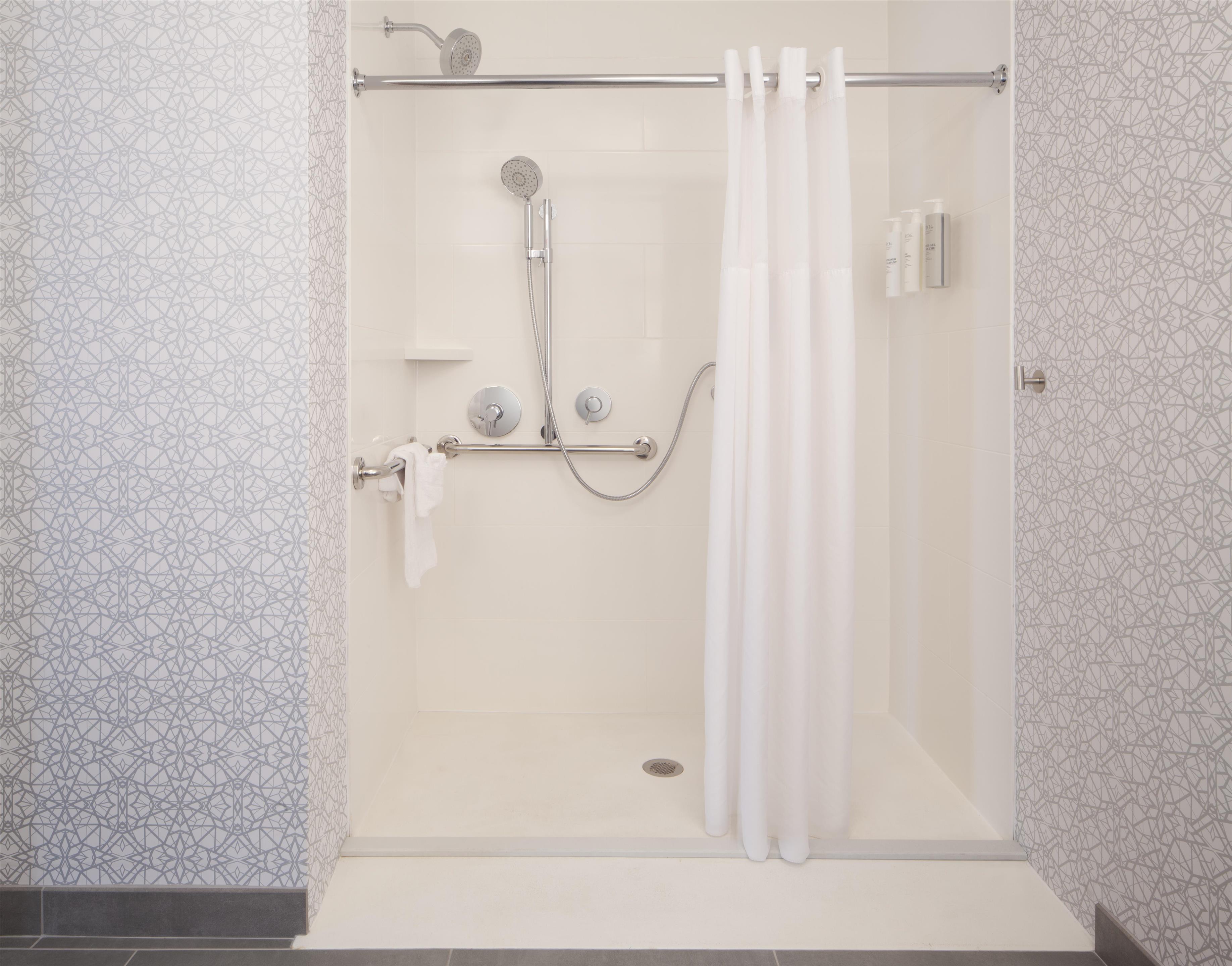 Guest room bath
