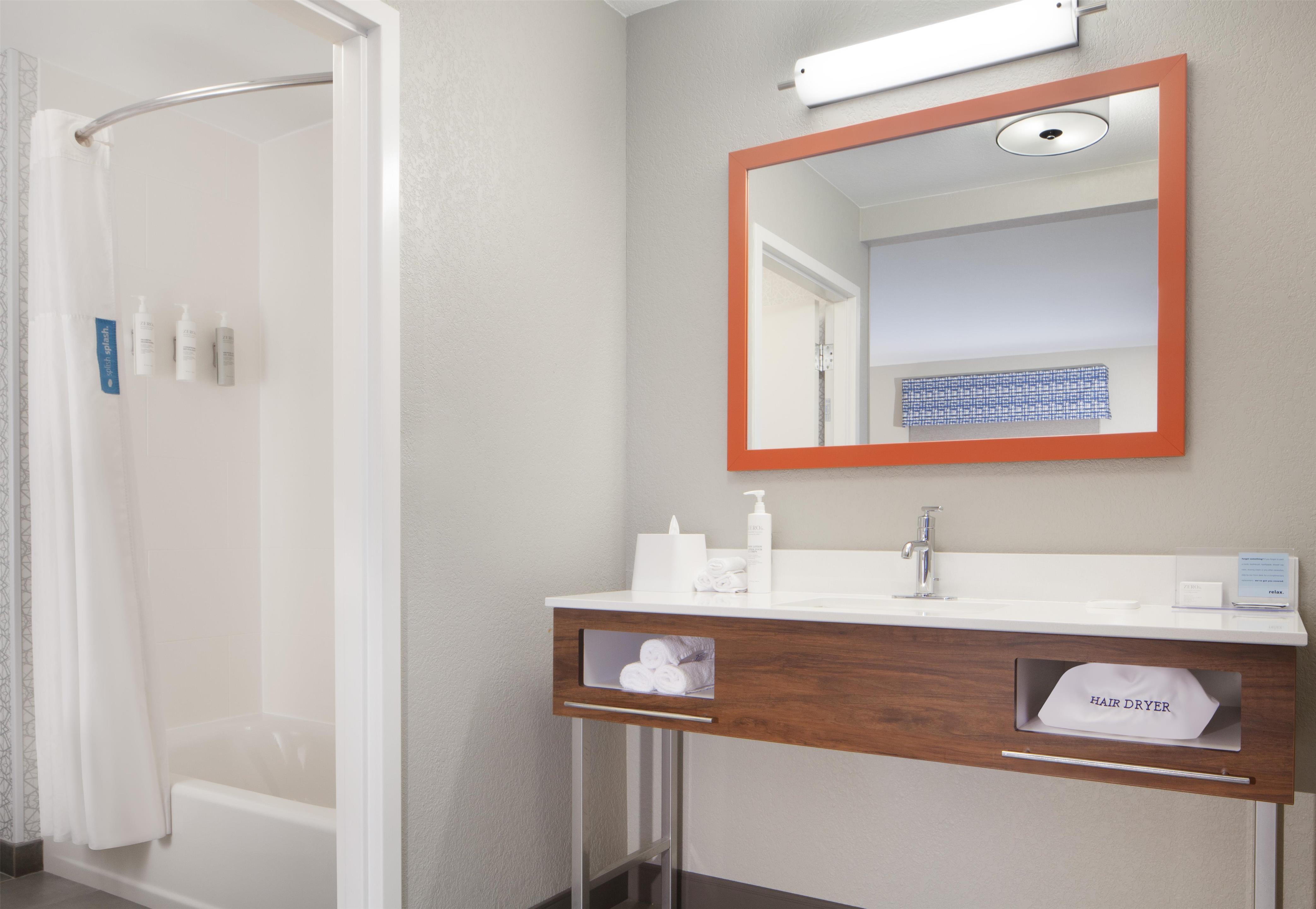 Guest room bath