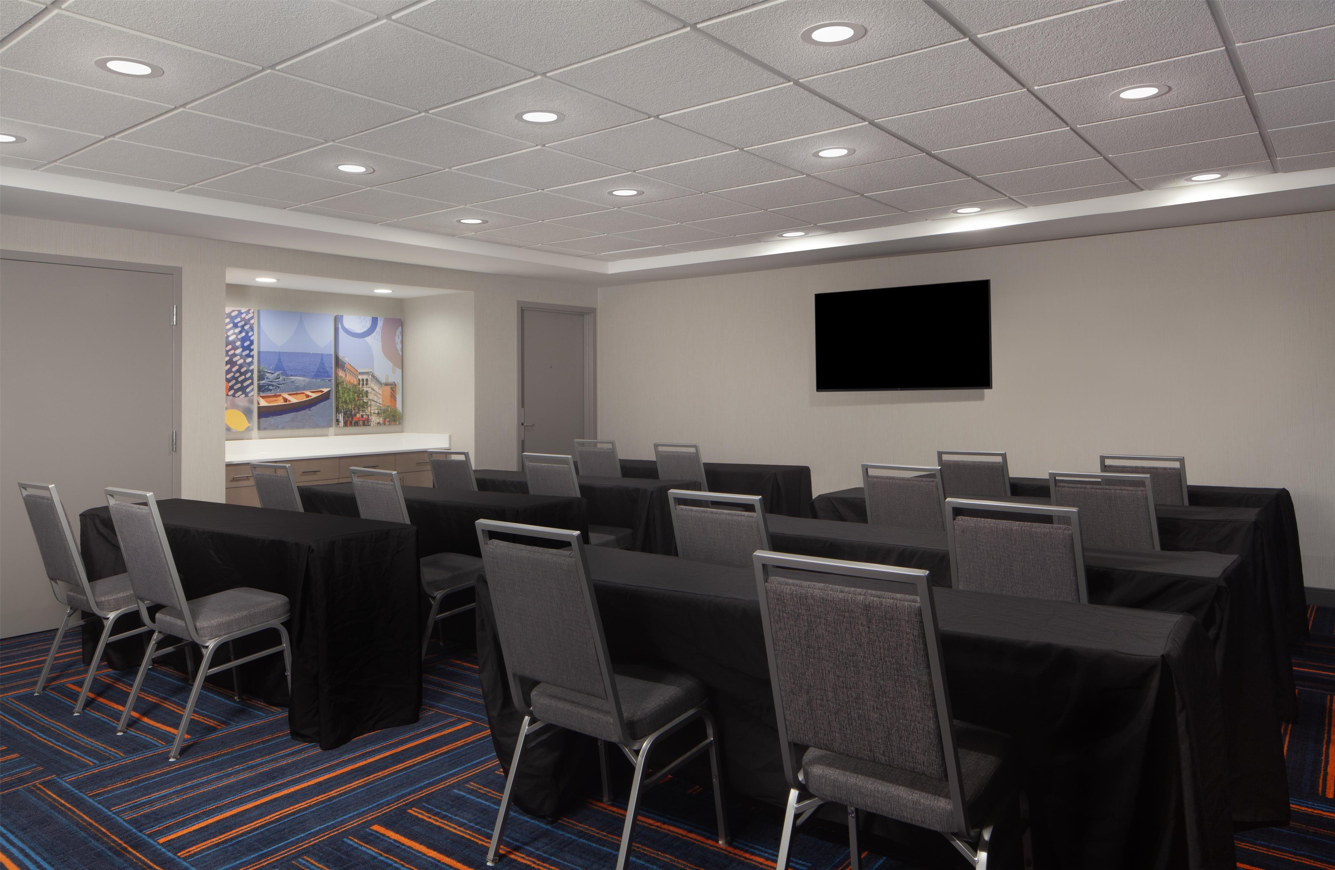 Meeting Room | Hampton Inn & Suites Cleveland Mentor