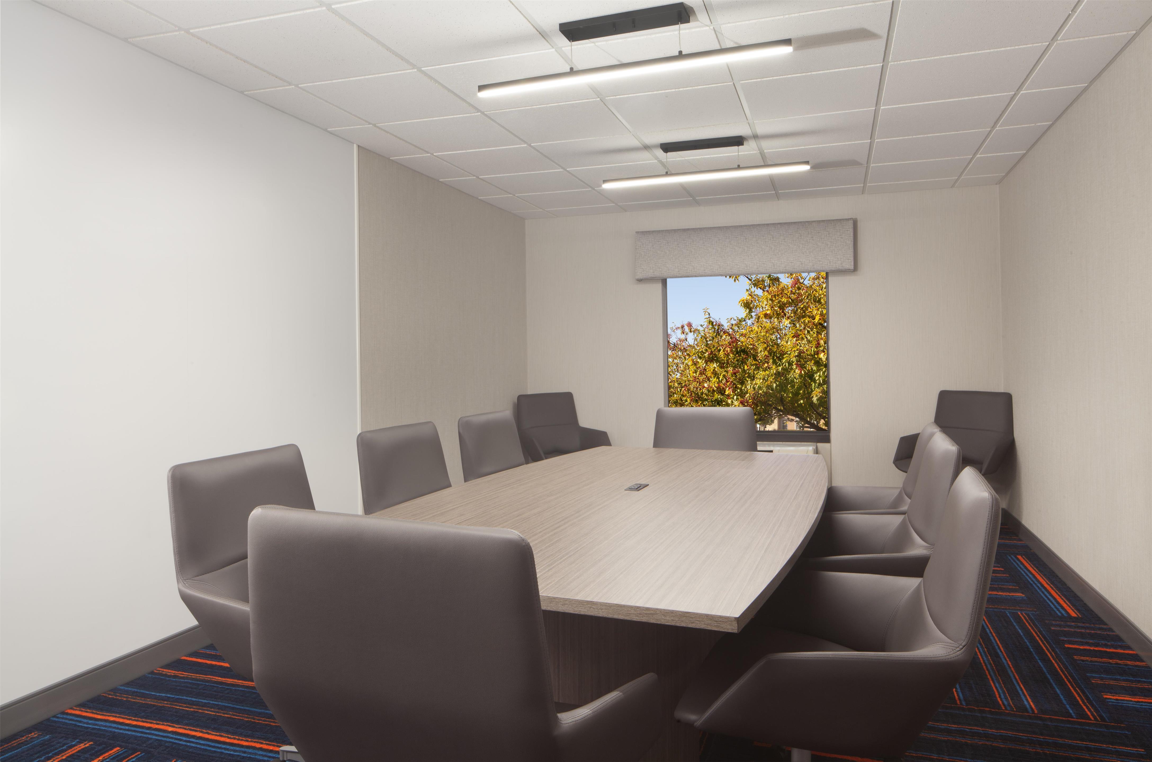 Meeting Room | Hampton Inn & Suites Cleveland Mentor