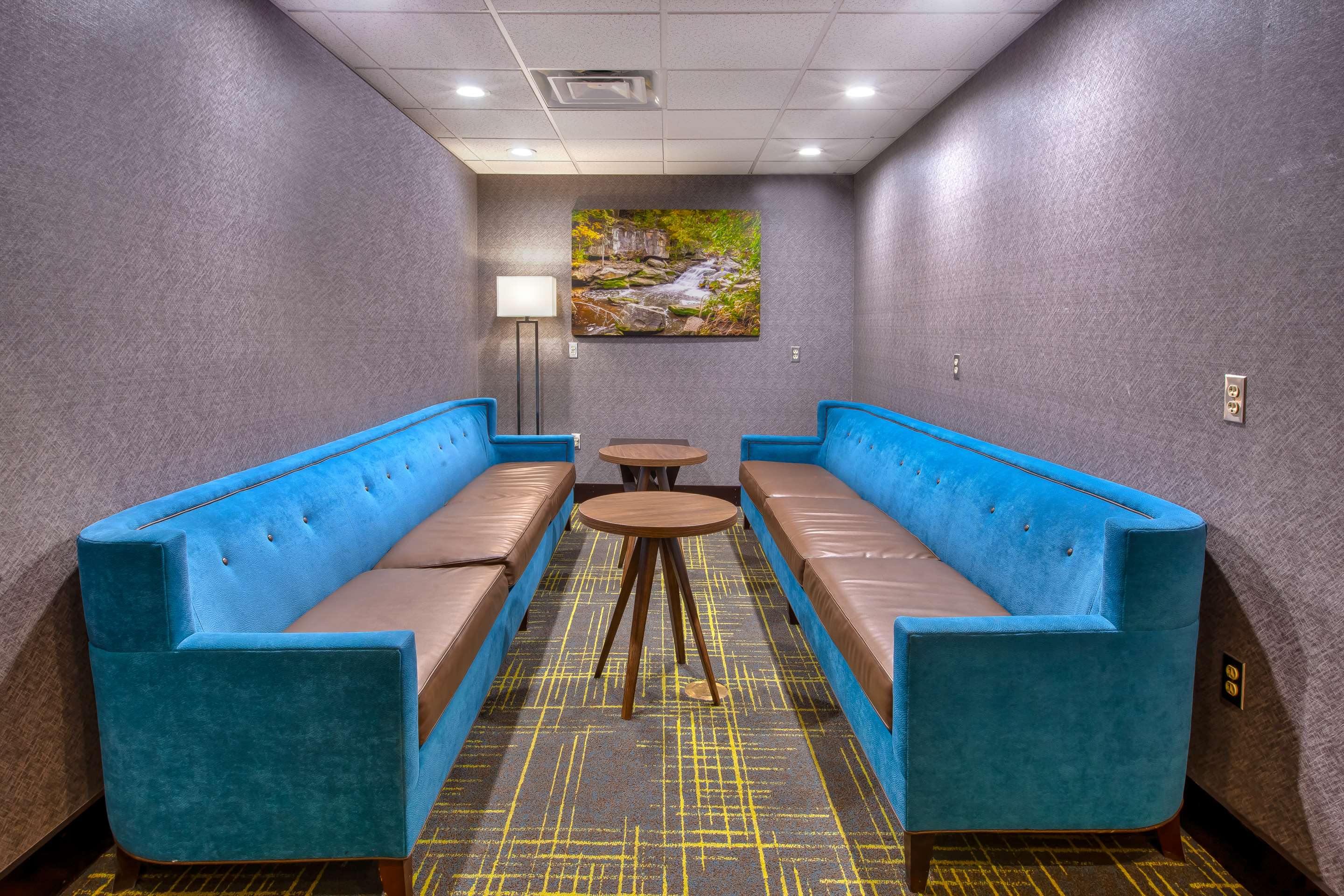 Business Center | Hampton Inn & Suites Cleveland-Airport/Middleburg Heights