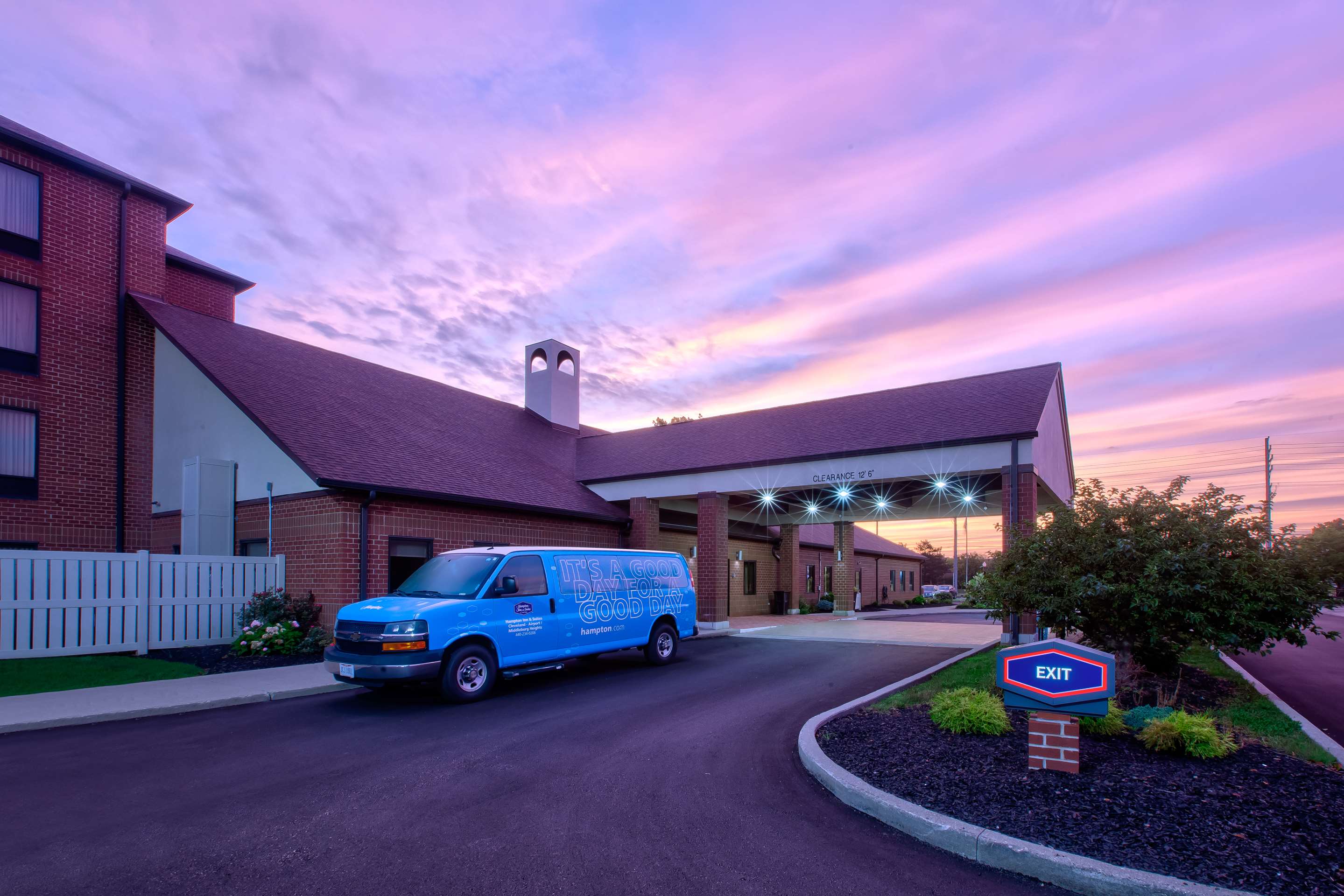 Exterior | Hampton Inn & Suites Cleveland-Airport/Middleburg Heights