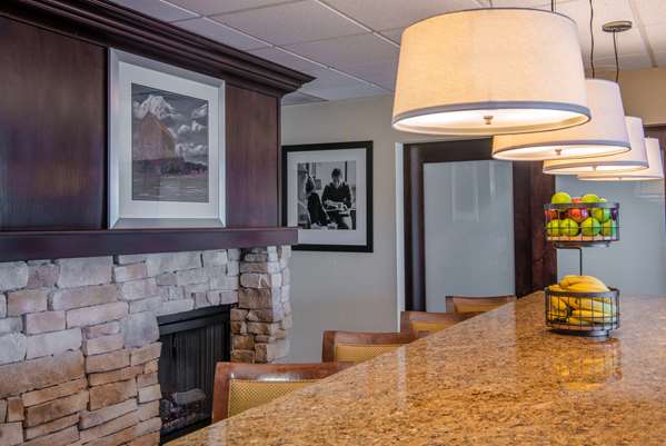 Amenities - Hampton Inn Solon