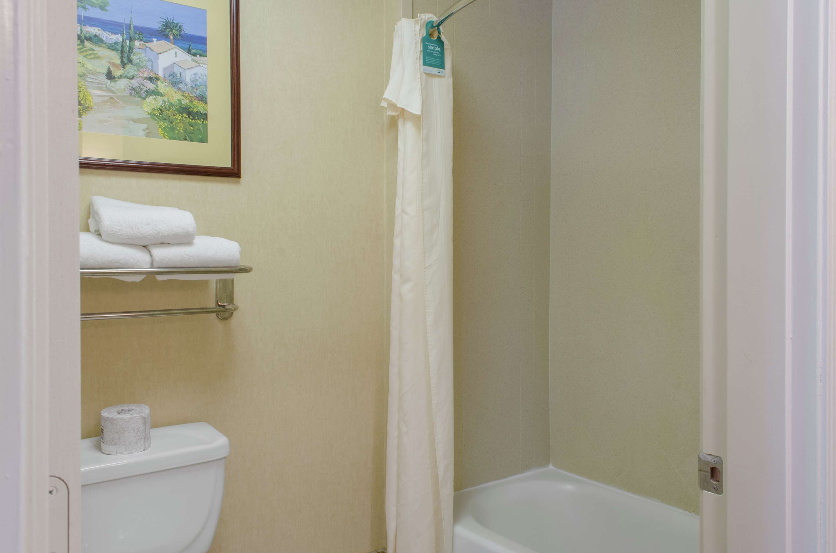 Guest room bath