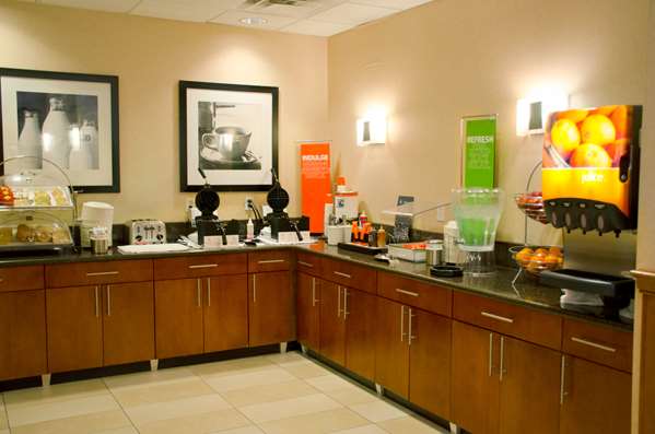 Restaurant - Hampton Inn & Suites College Station