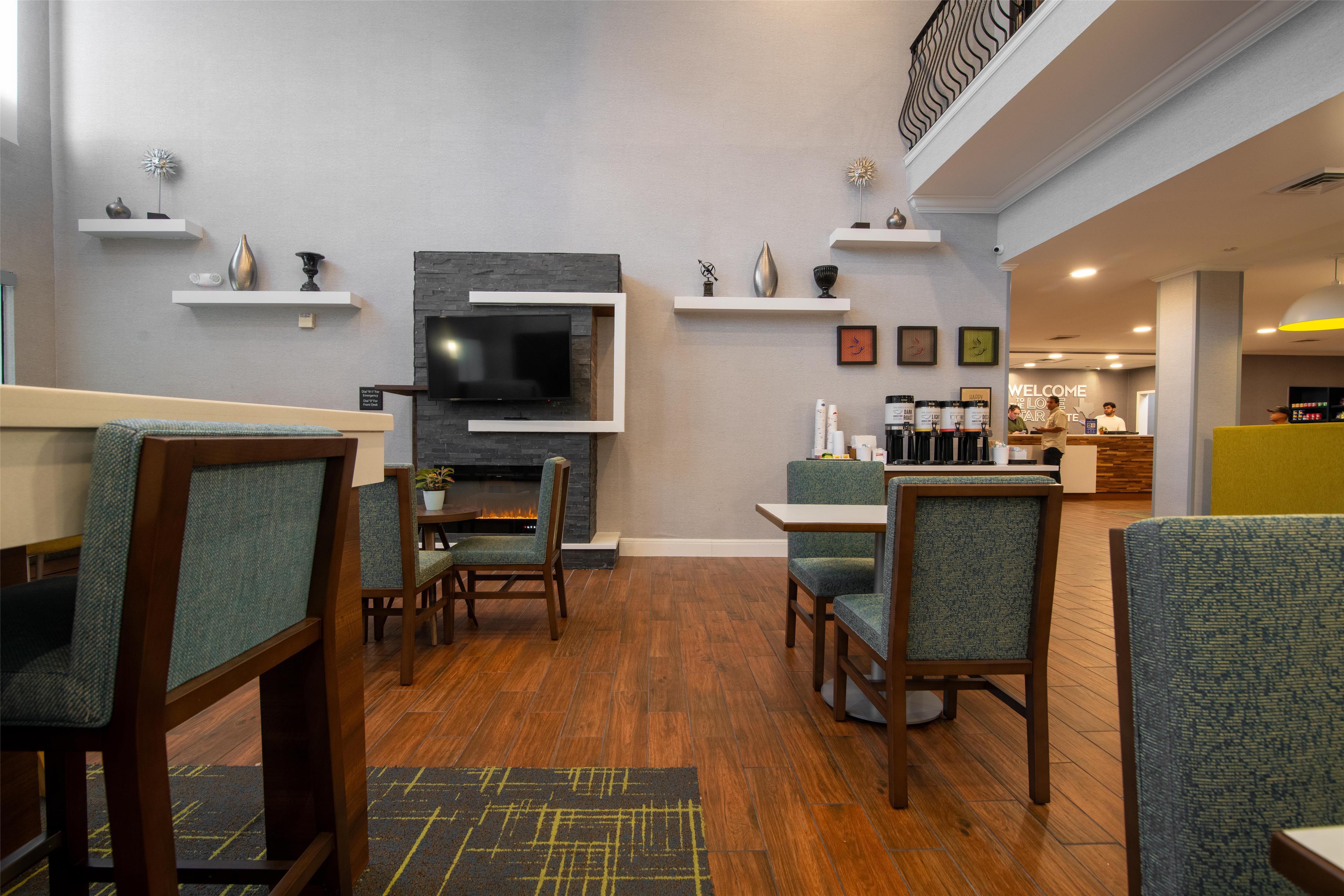 Lobby | Hampton Inn & Suites College Station