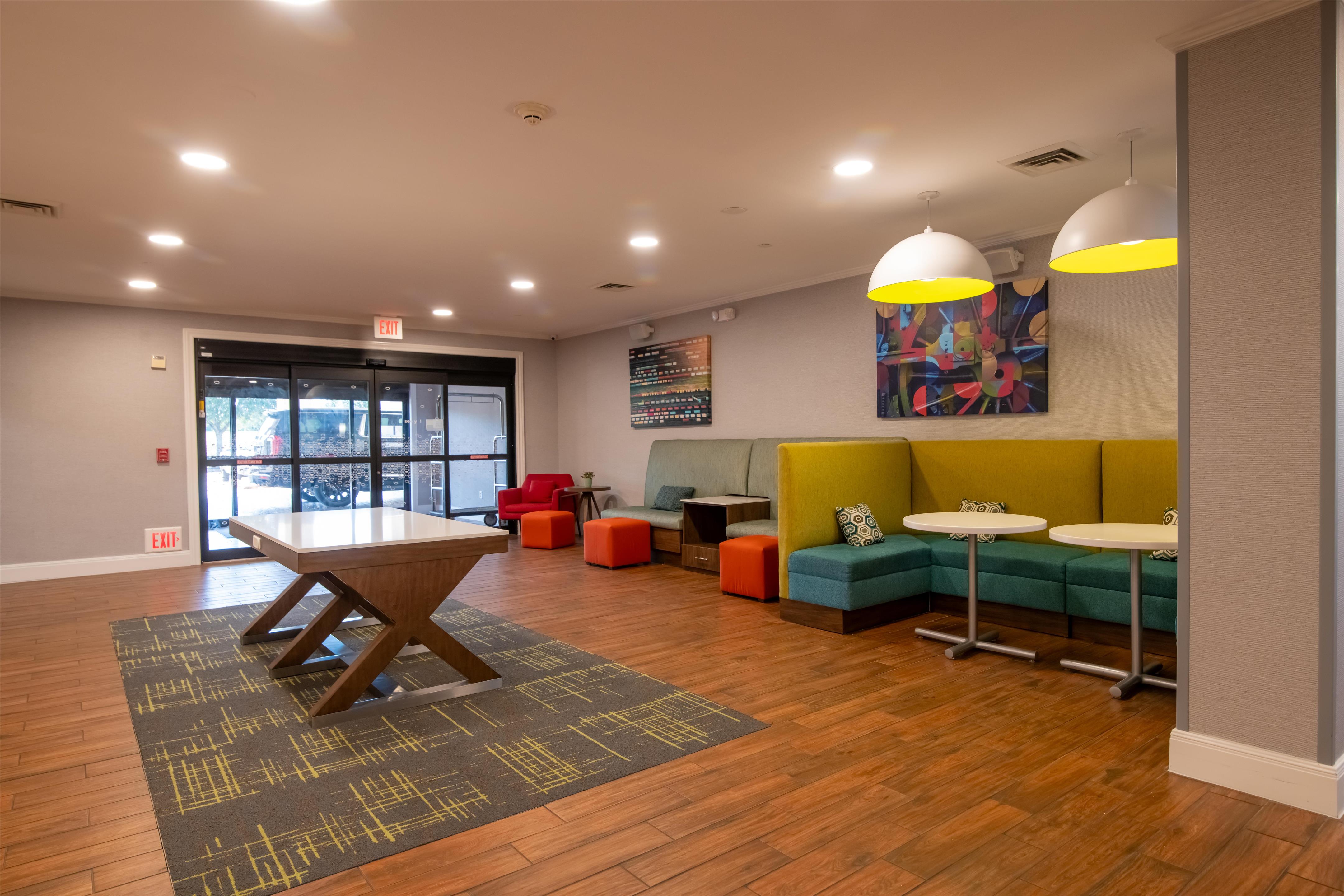 Lobby | Hampton Inn & Suites College Station
