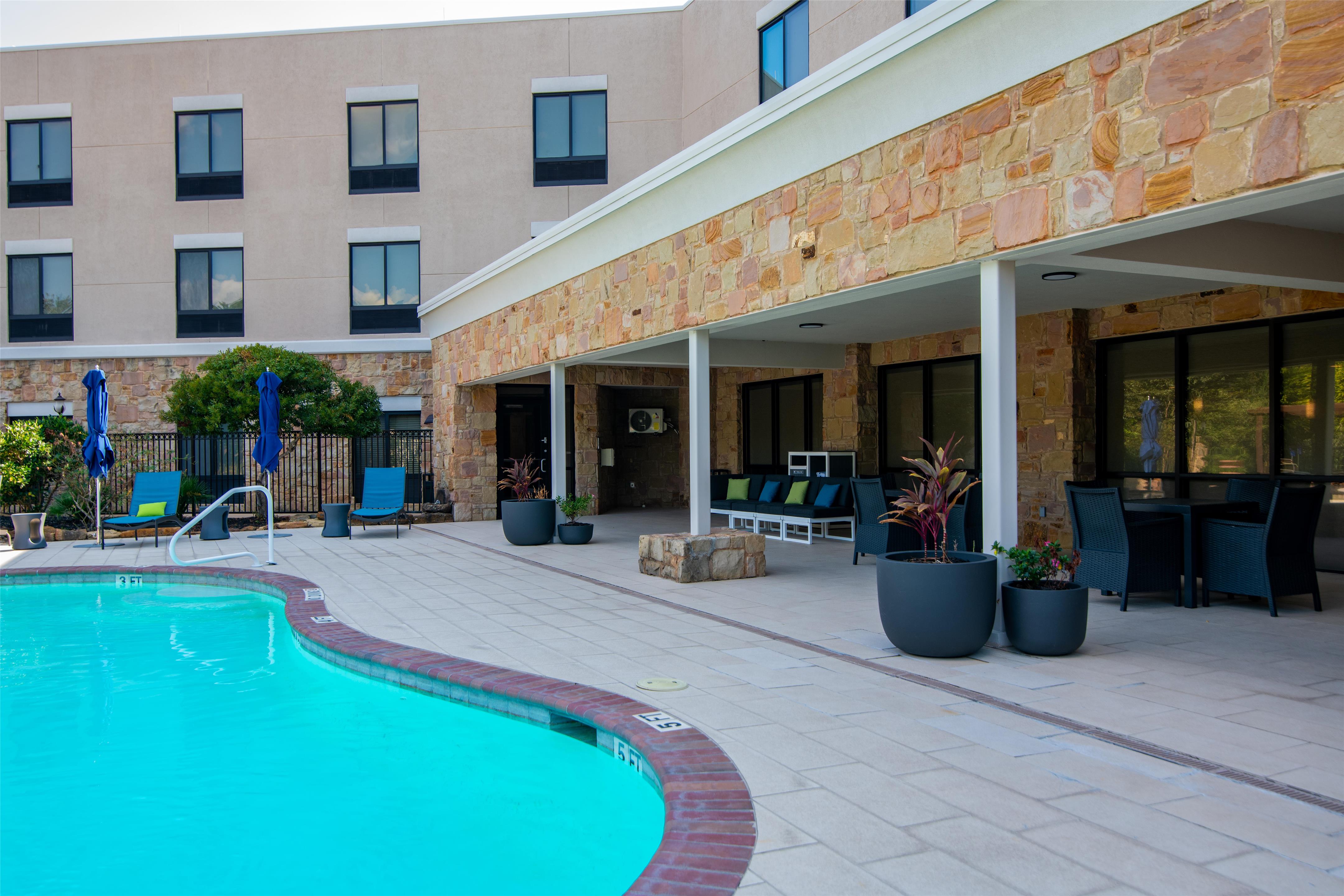 Pool | Hampton Inn & Suites College Station