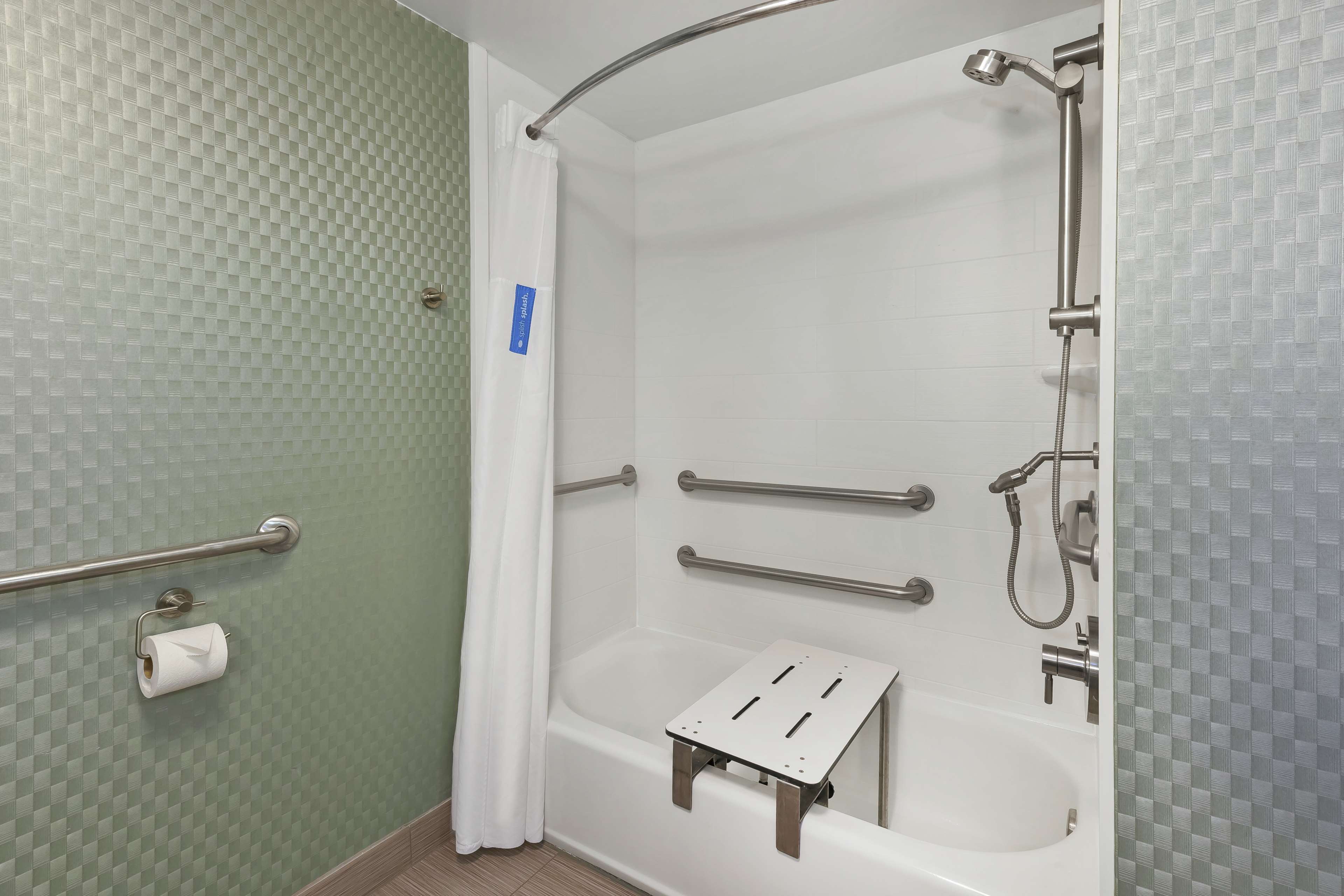 HAMPTON INN CLINTON NJ Room Type - 1KNG MOB HEAR ACC W TUB NS