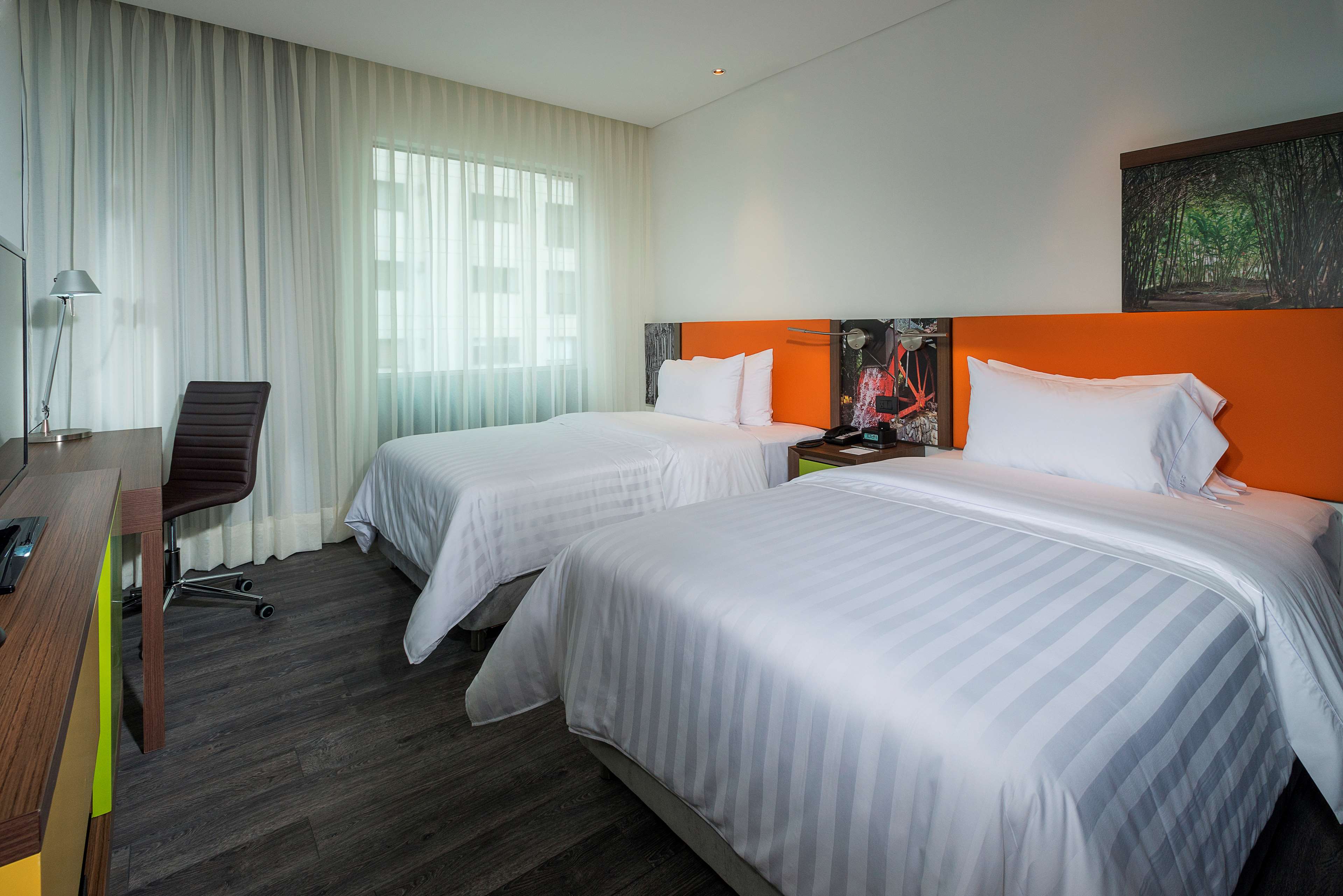 Hampton by Hilton Cali, Colombia Room Type - 2 SEMI DBL W FRIDGE NS