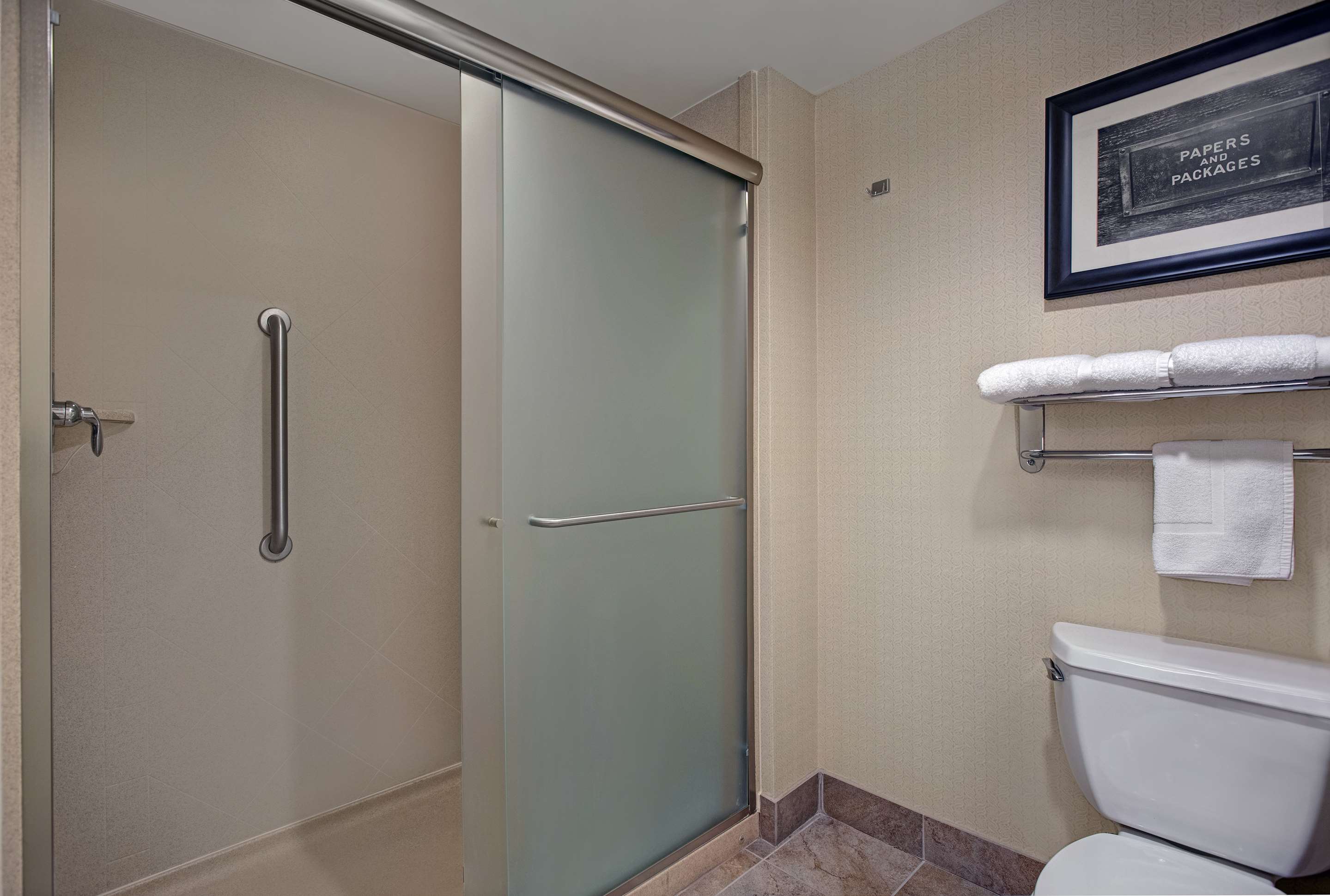 Guest room bath