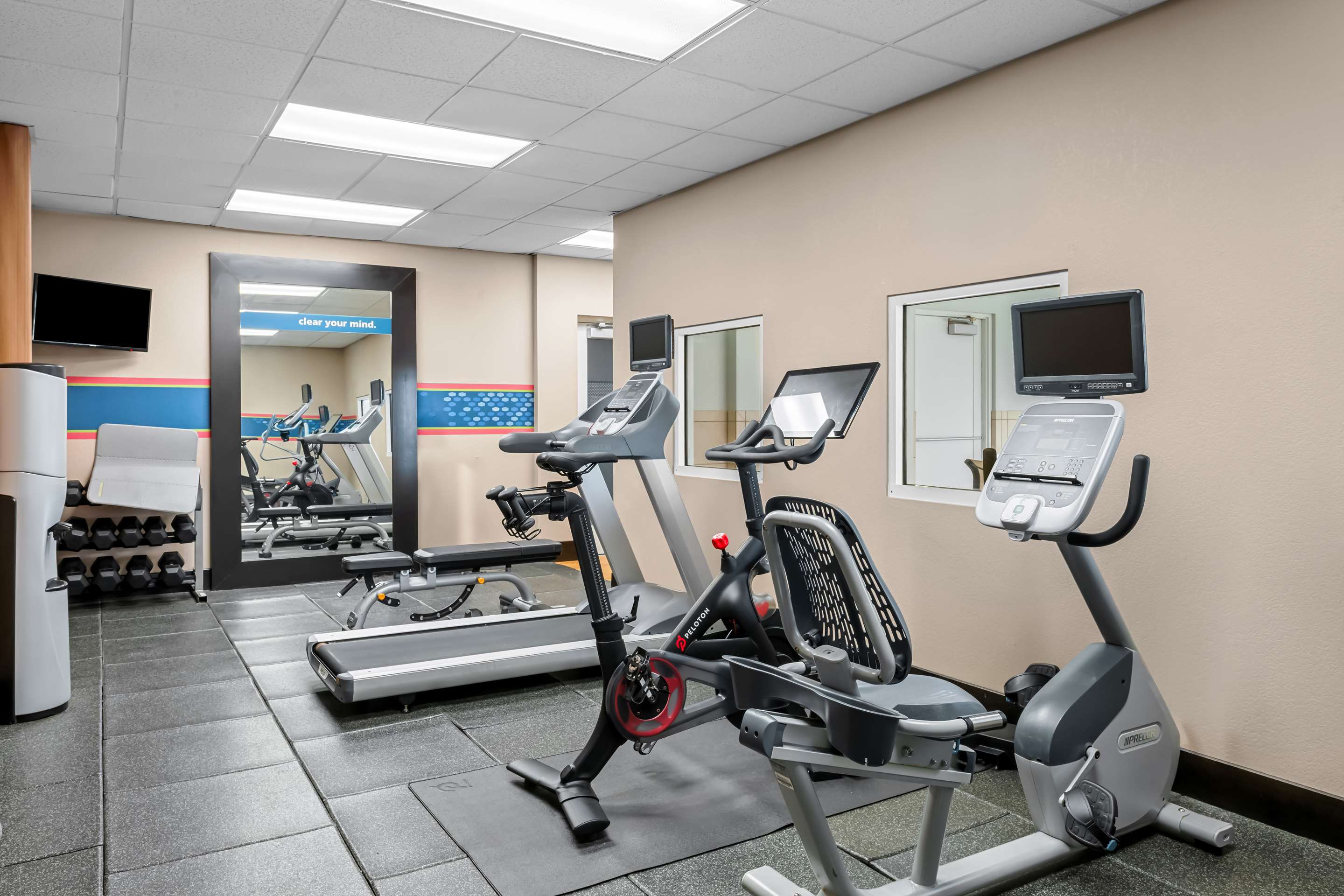Health club fitness center gym | Hampton Inn & Suites Charlotte Airport