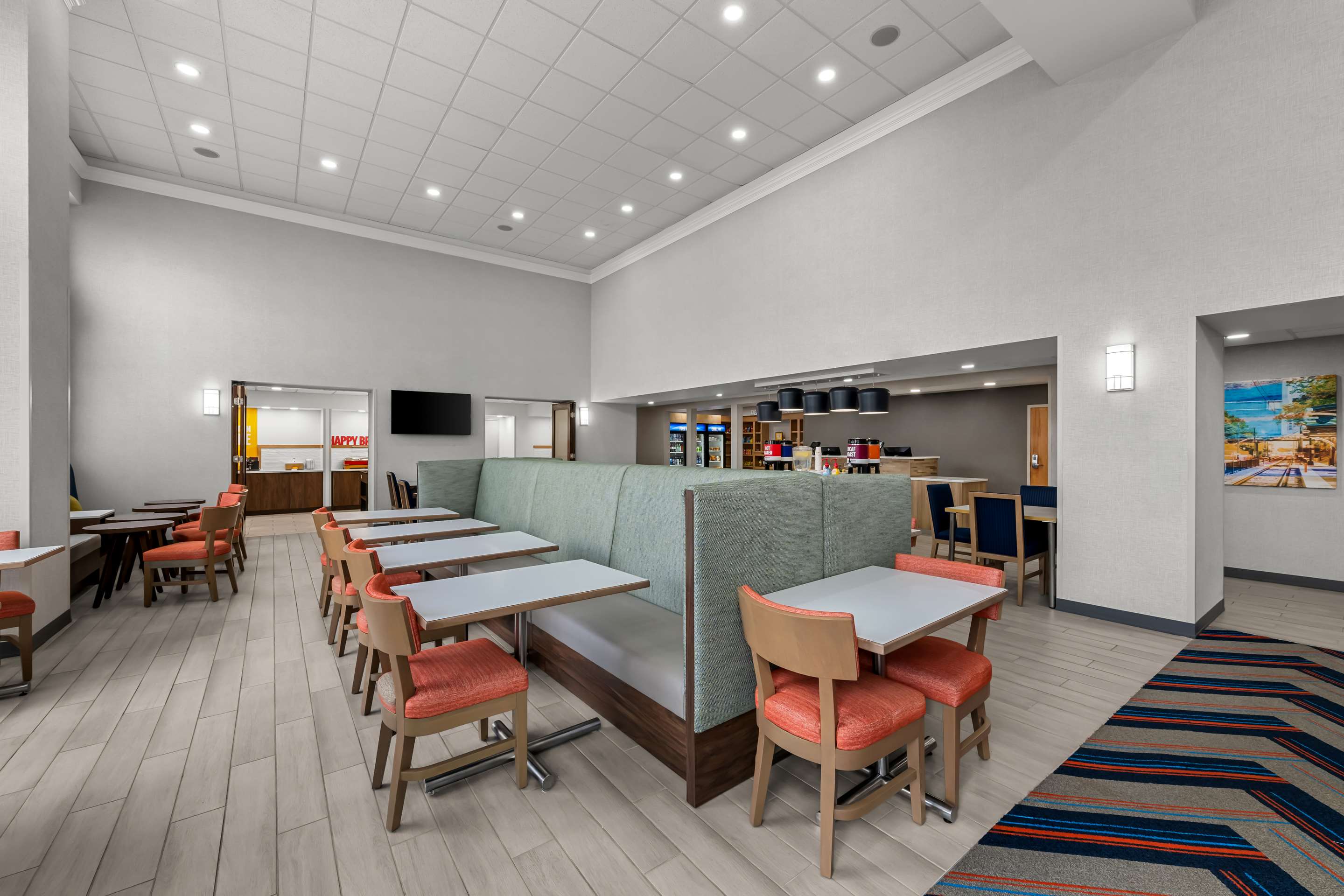 Breakfast Area | Hampton Inn & Suites Charlotte Airport