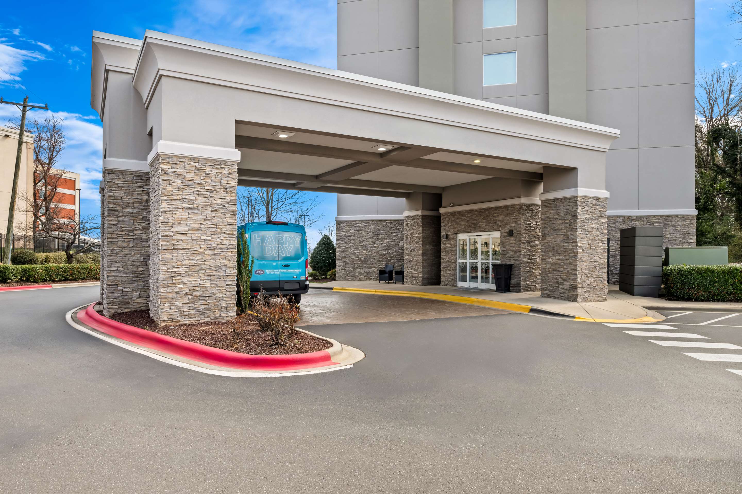 Exterior | Hampton Inn & Suites Charlotte Airport