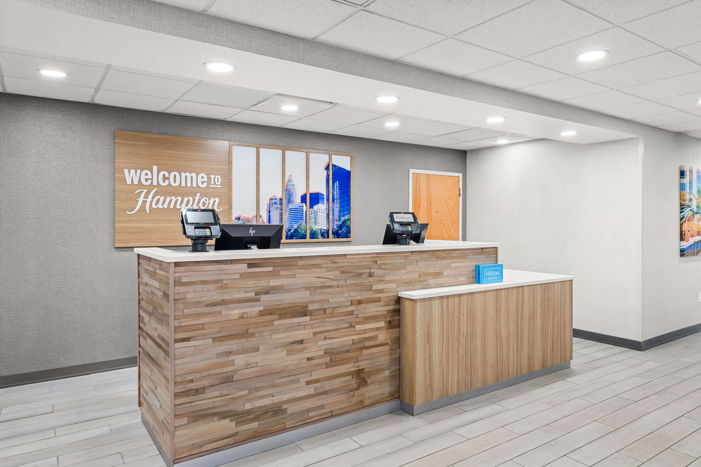 Reception | Hampton Inn & Suites Charlotte Airport
