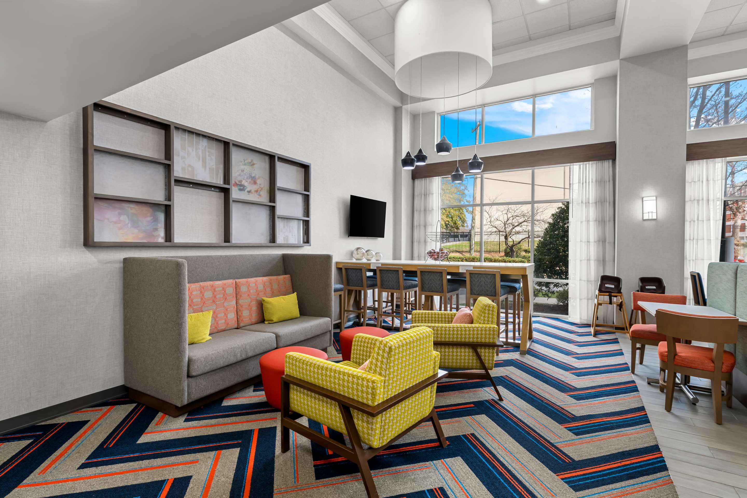 Lobby | Hampton Inn & Suites Charlotte Airport