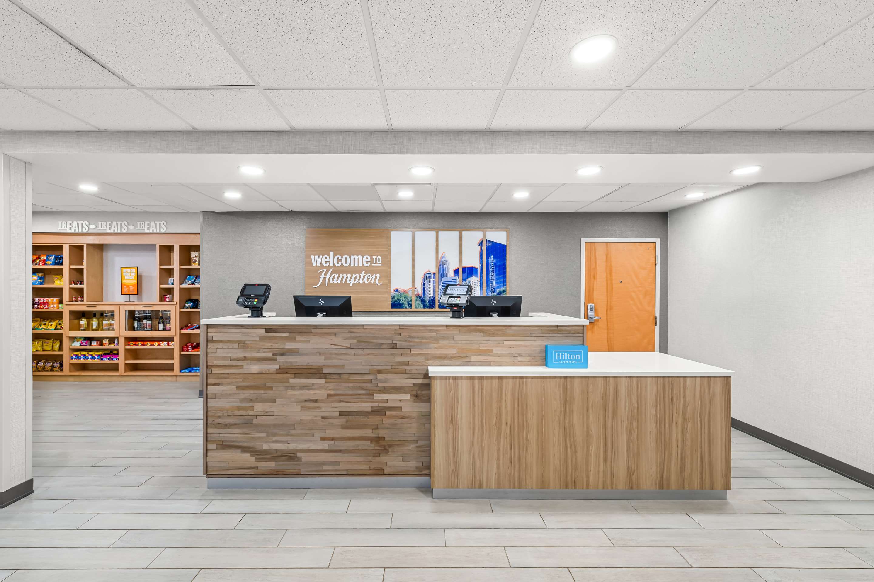 Reception | Hampton Inn & Suites Charlotte Airport