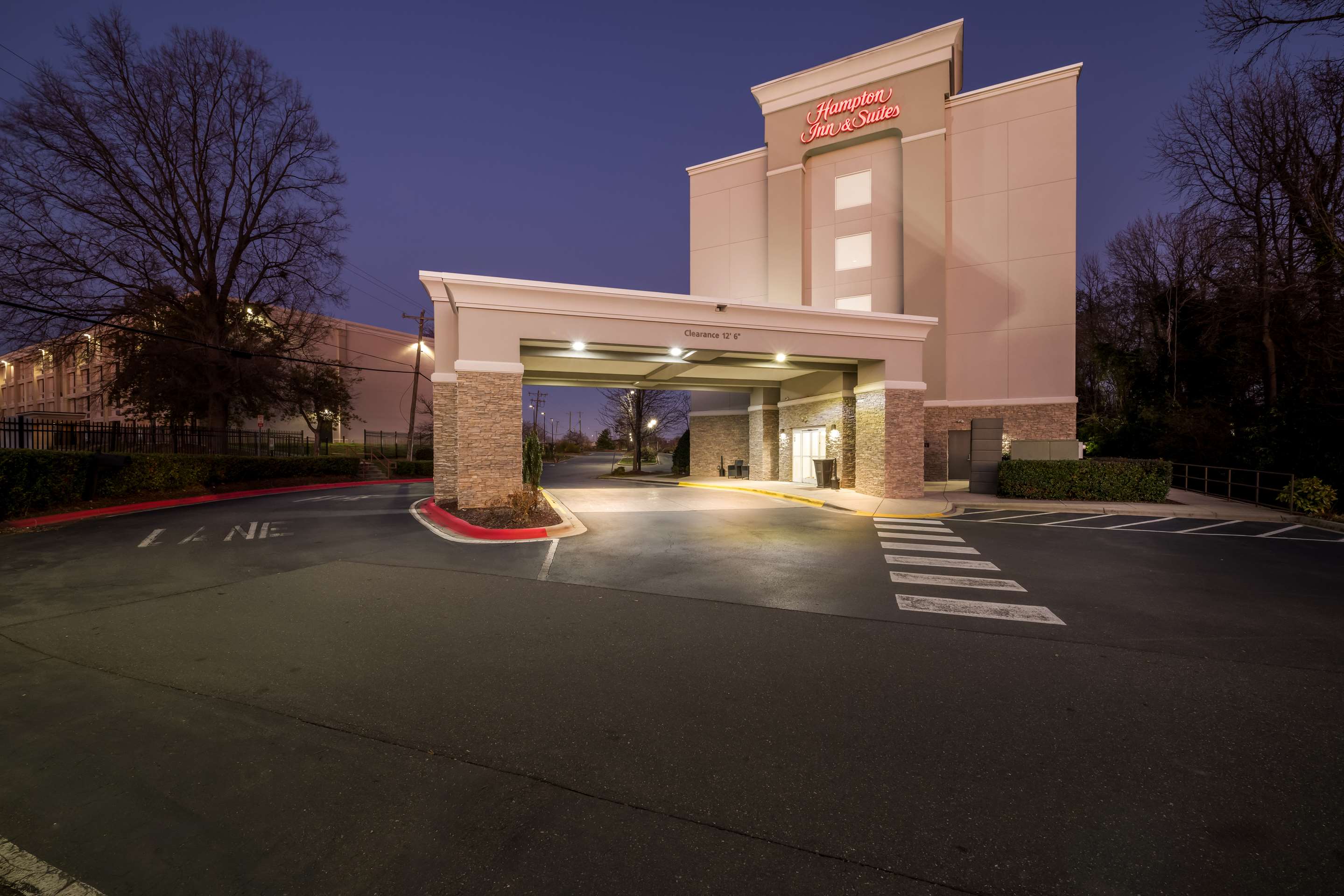 Exterior | Hampton Inn & Suites Charlotte Airport