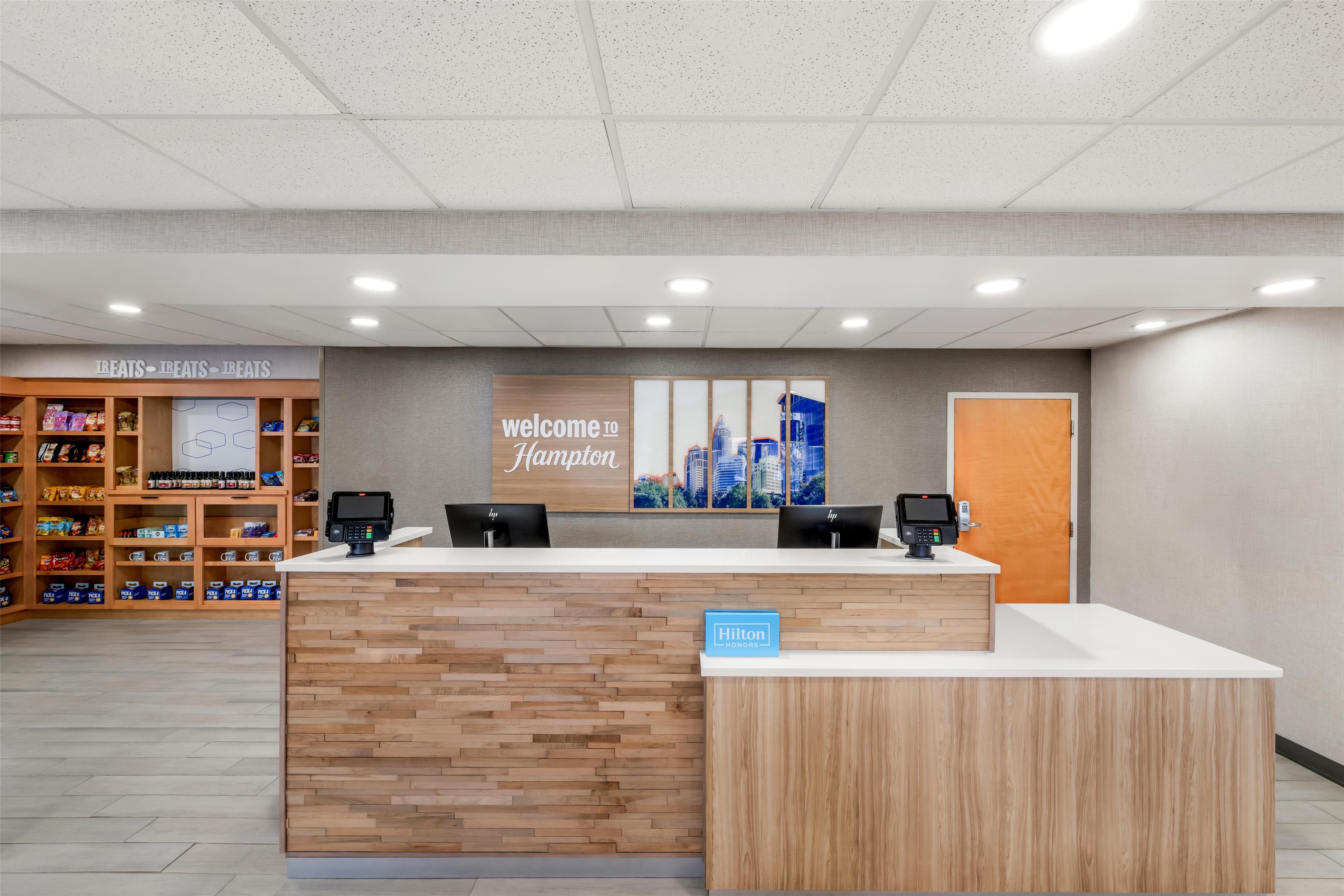 Reception | Hampton Inn & Suites Charlotte Airport