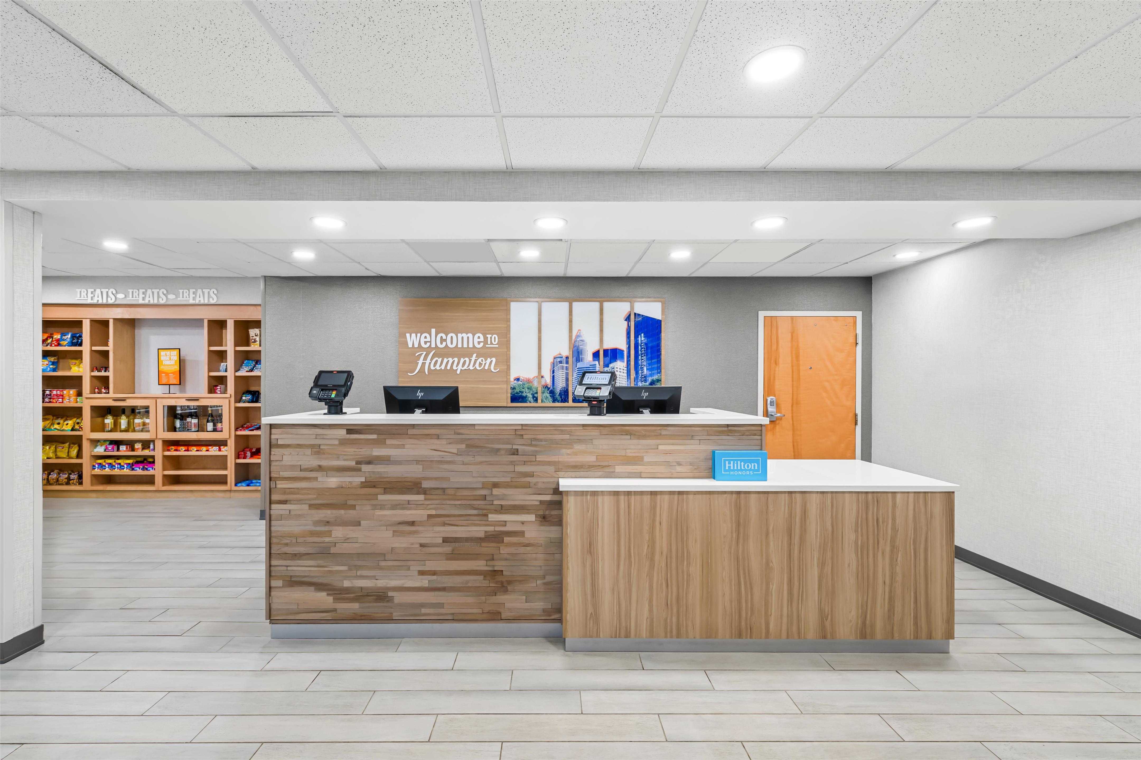 Reception | Hampton Inn & Suites Charlotte Airport