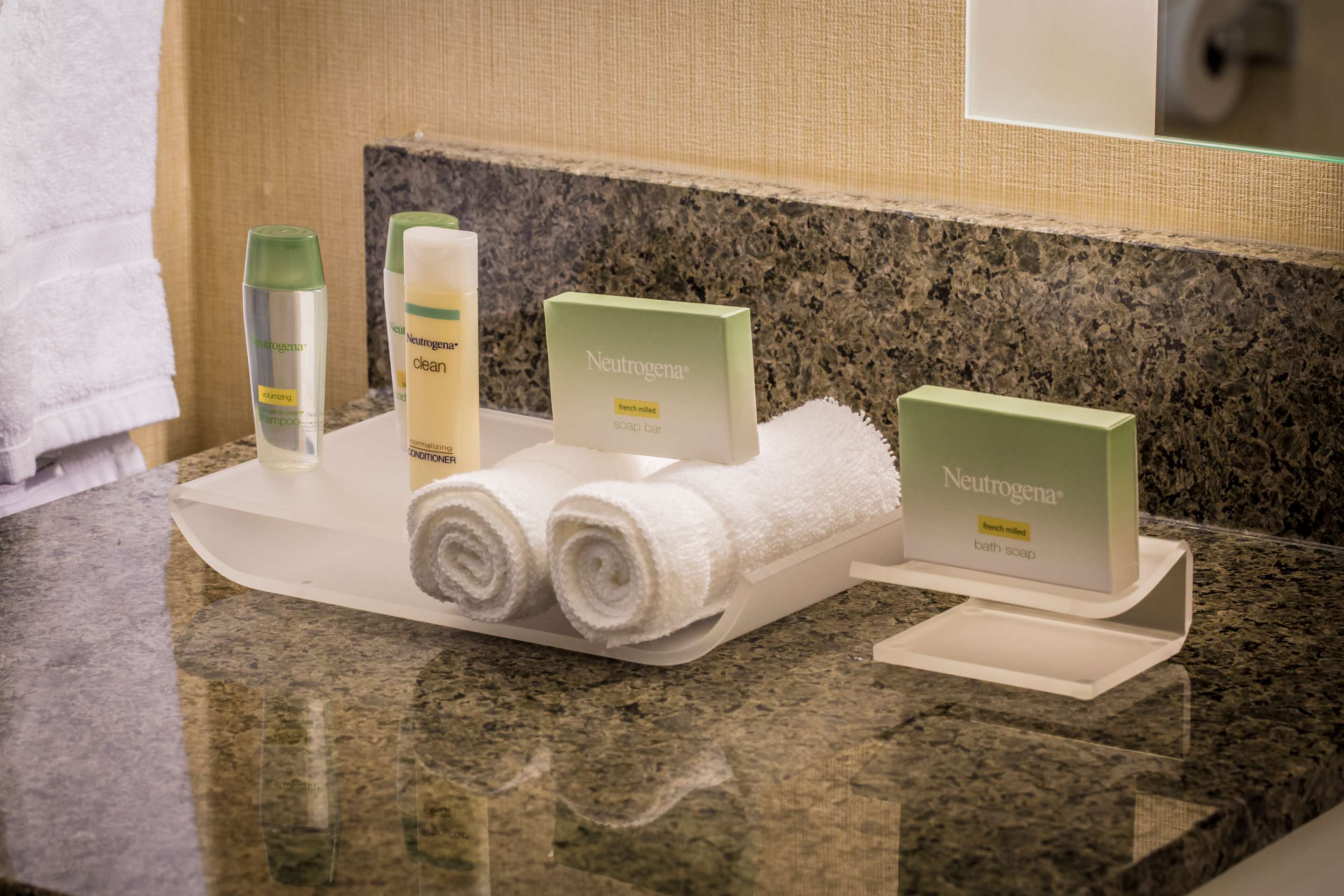 Guest room bath