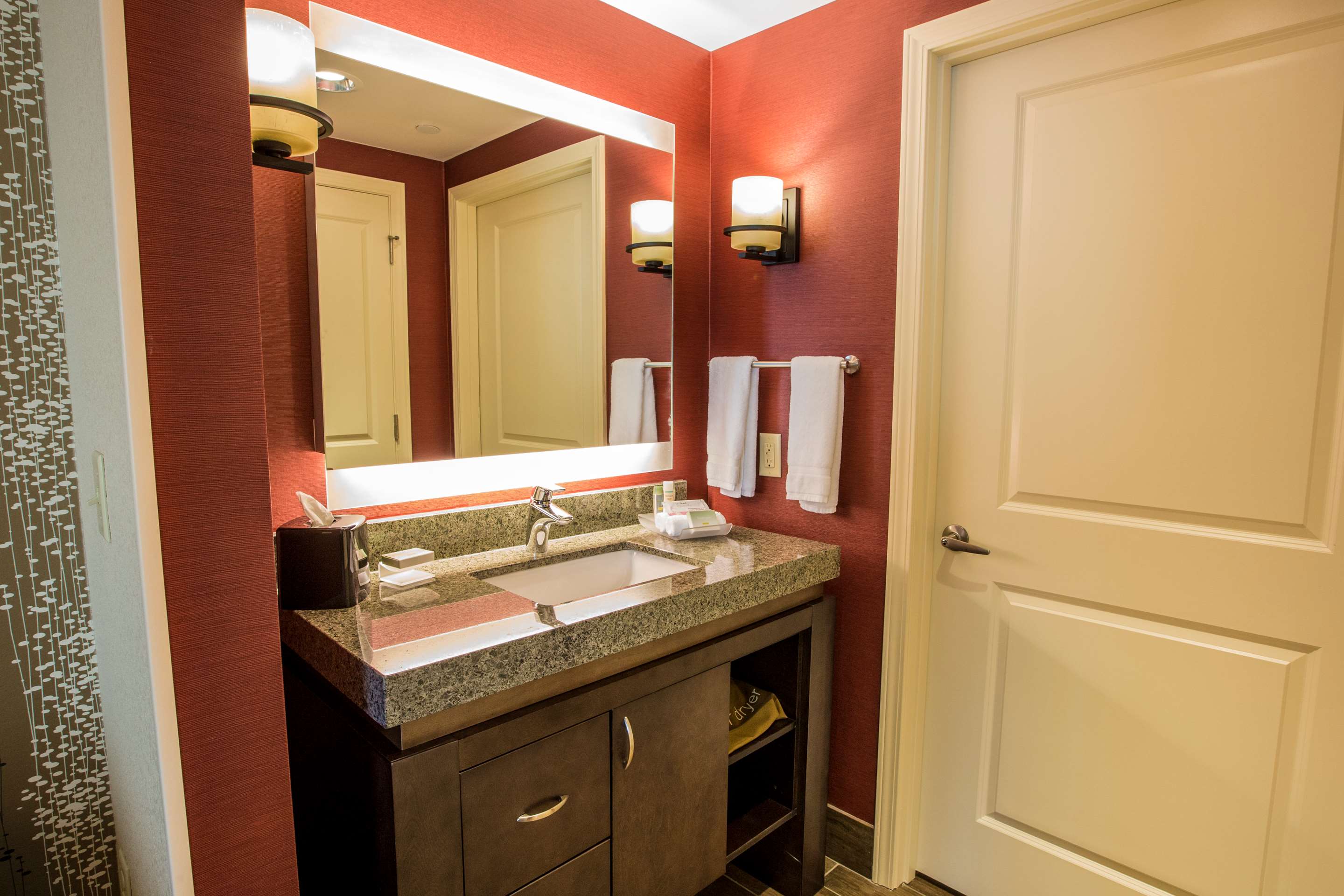 Guest room bath