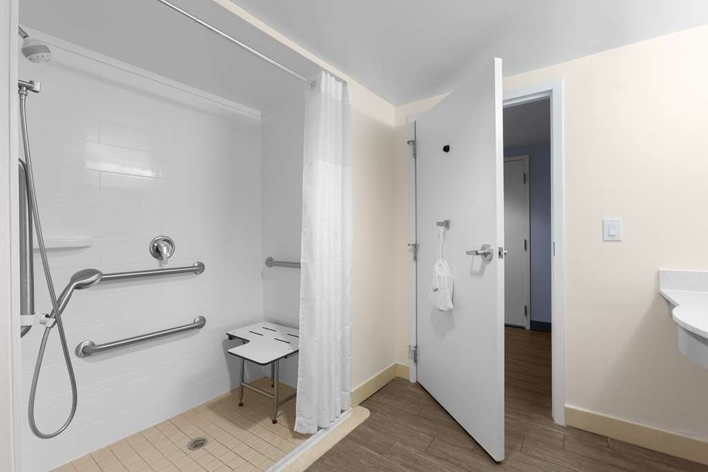 Hampton Inn Charlotte-Belmont at Montcross - Tap to explore photos