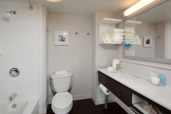  - Hampton Inn Cornelius - I-77, Exit 28