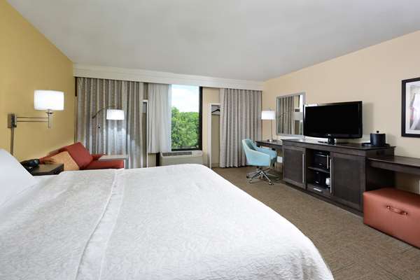  - Hampton Inn Cornelius - I-77, Exit 28