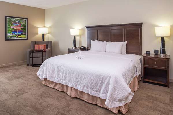  - Hampton Inn & Suites Arrowood Charlotte - I-77, Exit 3