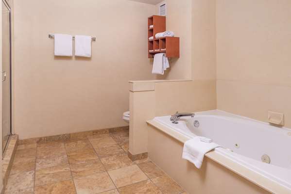  - Hampton Inn & Suites Arrowood Charlotte - I-77, Exit 3