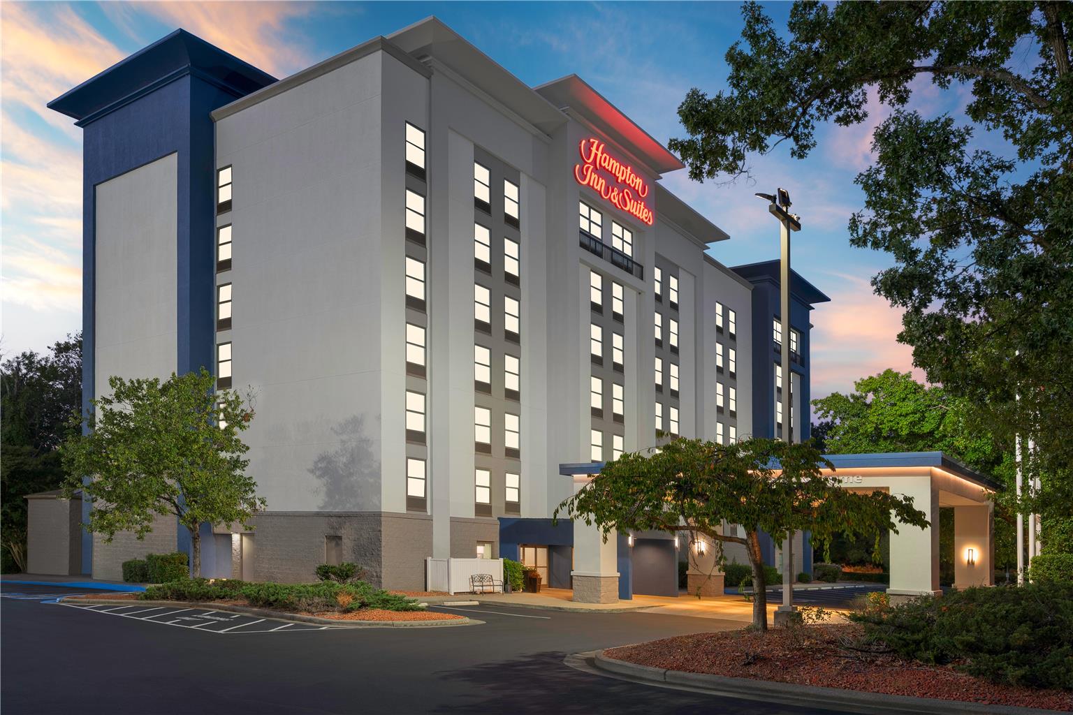 Hampton Inn & Suites Arrowood Rd