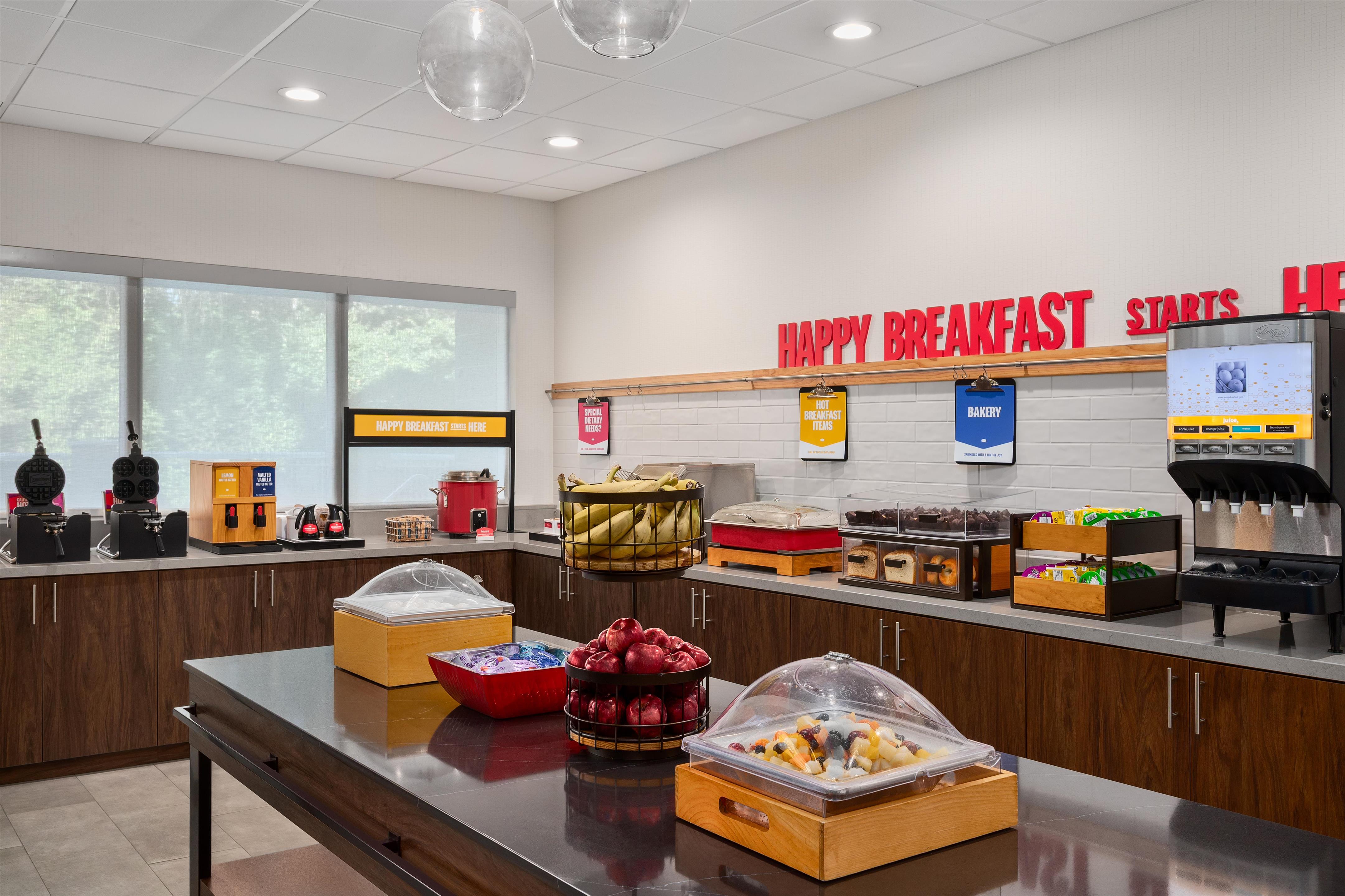 Breakfast Area | Hampton Inn & Suites Charlotte-Arrowood Rd.