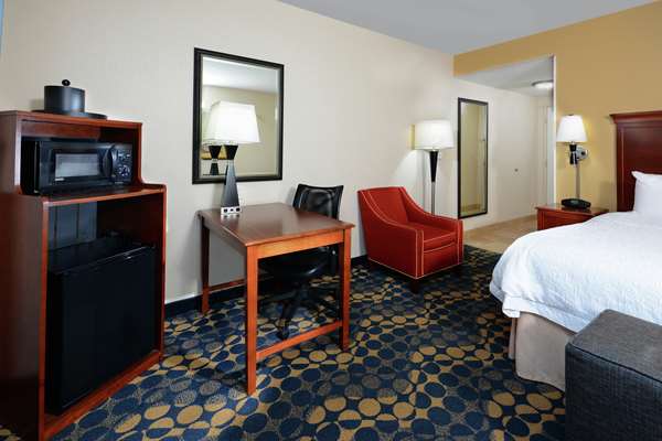  - Hampton Inn & Suites Huntersville - I-77, Exit 23