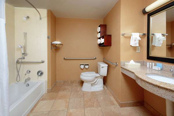  - Hampton Inn & Suites Huntersville - I-77, Exit 23
